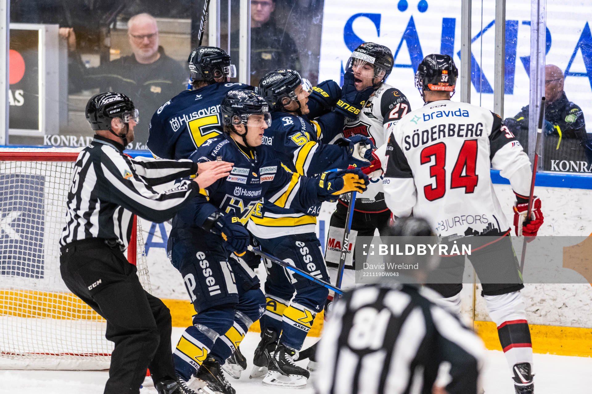 HV71s Andy Miele och Malmö Redhawks Ponthus Westerholm  i