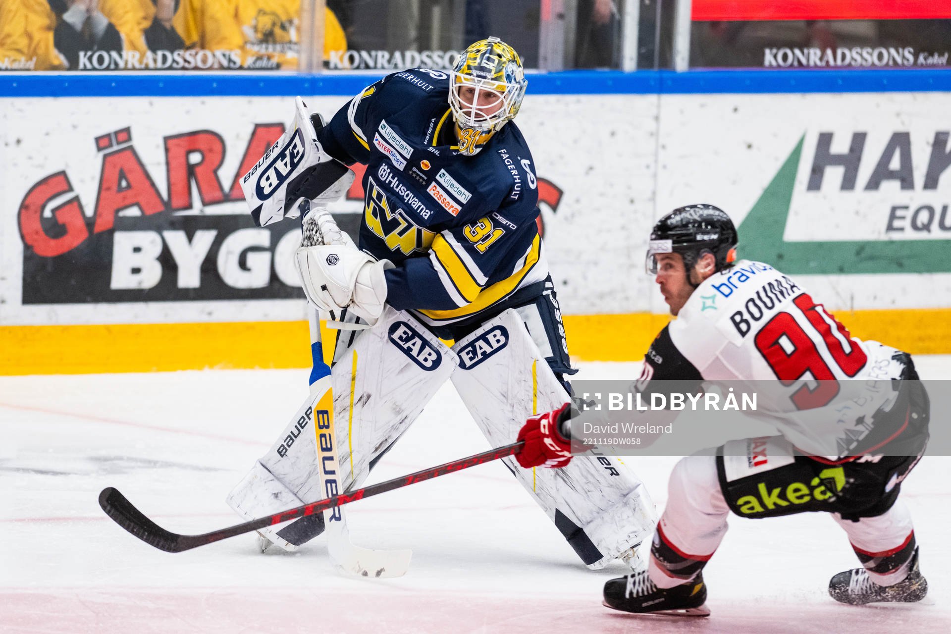 HV71s målvakt Joni Ortio och Malmö Redhawks Lance Bouma