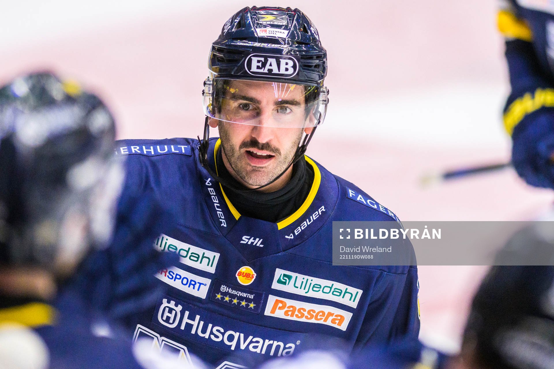 HV71s Joseph Laleggia jublar