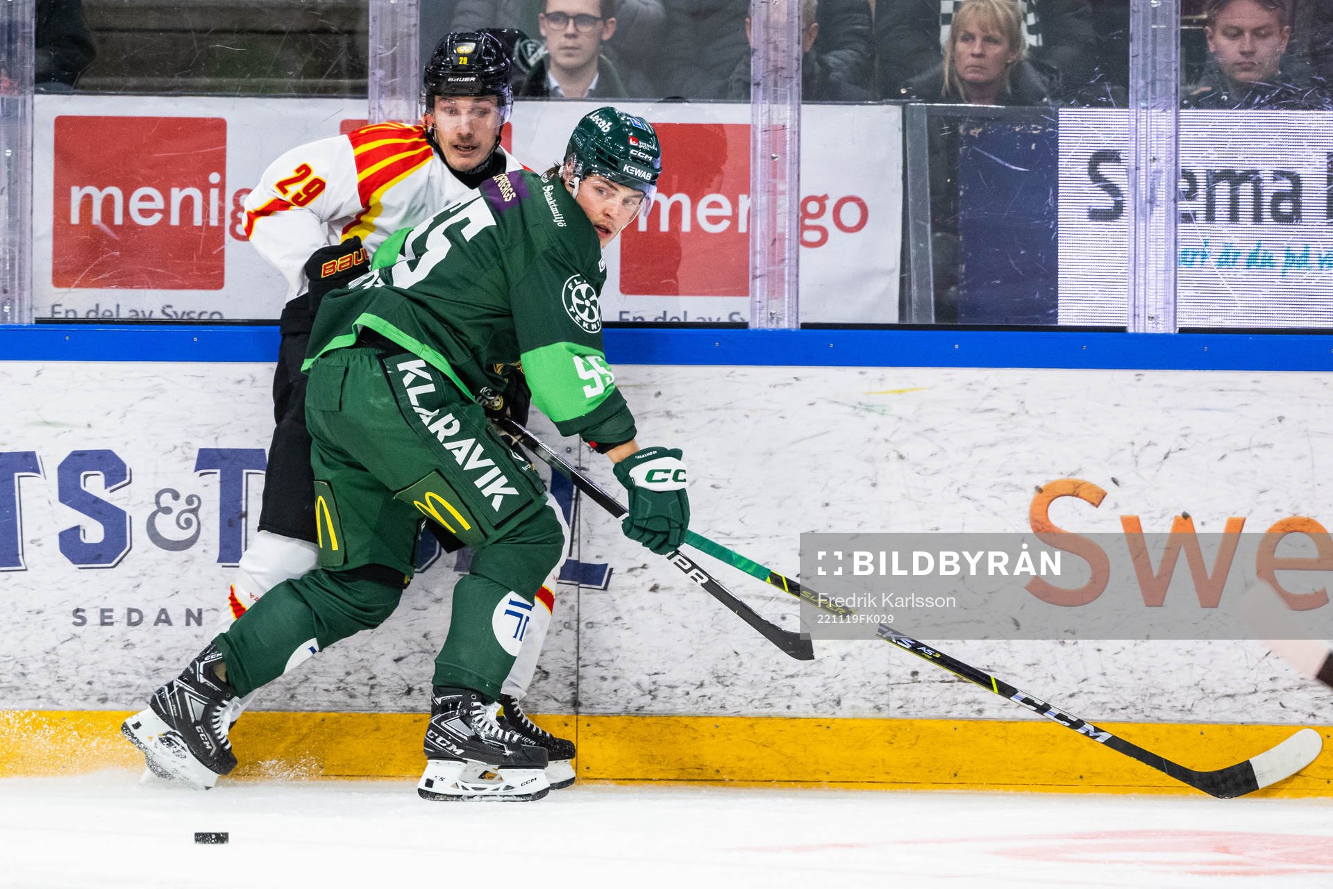 Brynäs Oscar Birgersson och Färjestads Max Lindroth