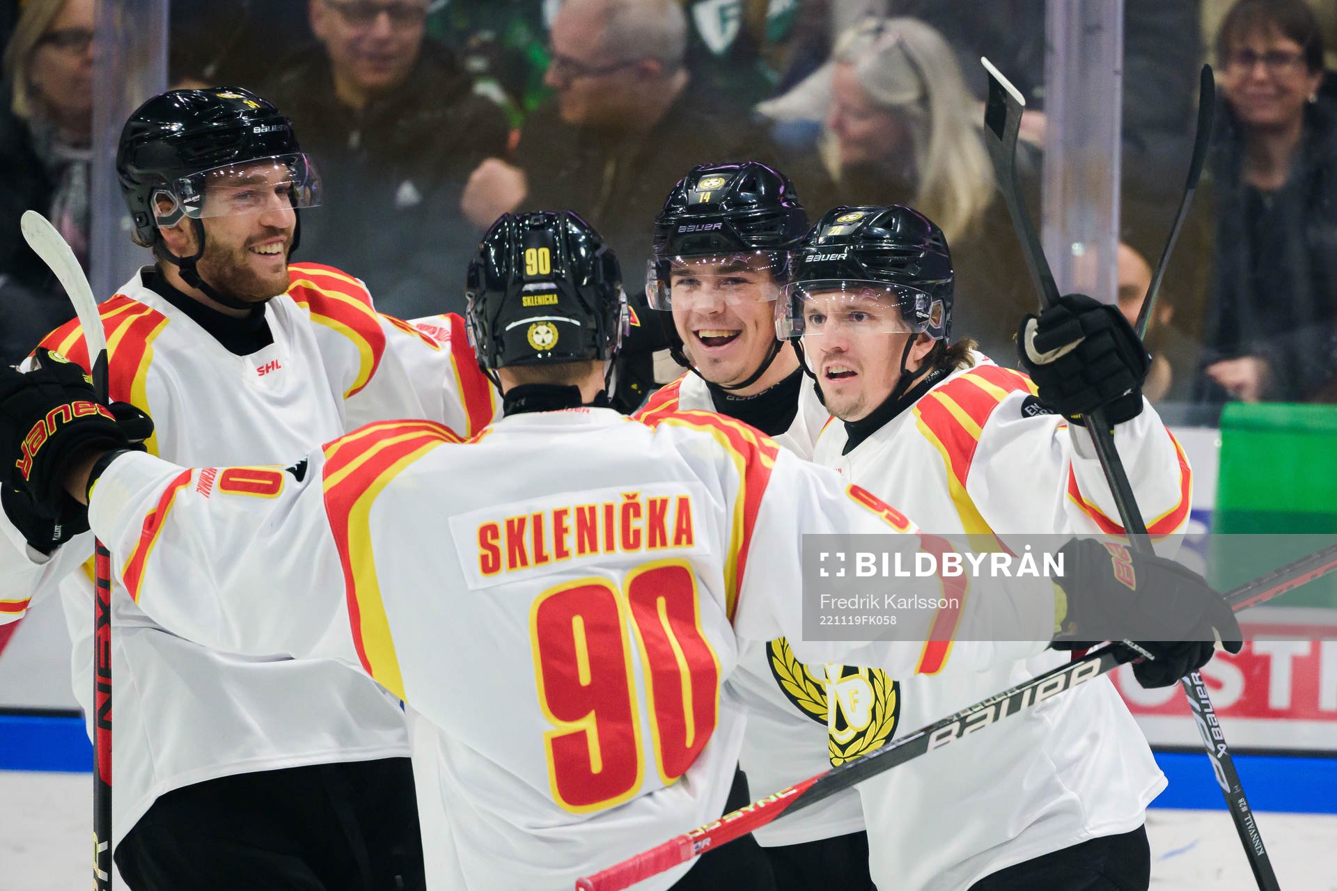 Brynäs Alexander Ljungkrantz och Johannes Kinnvall jublar