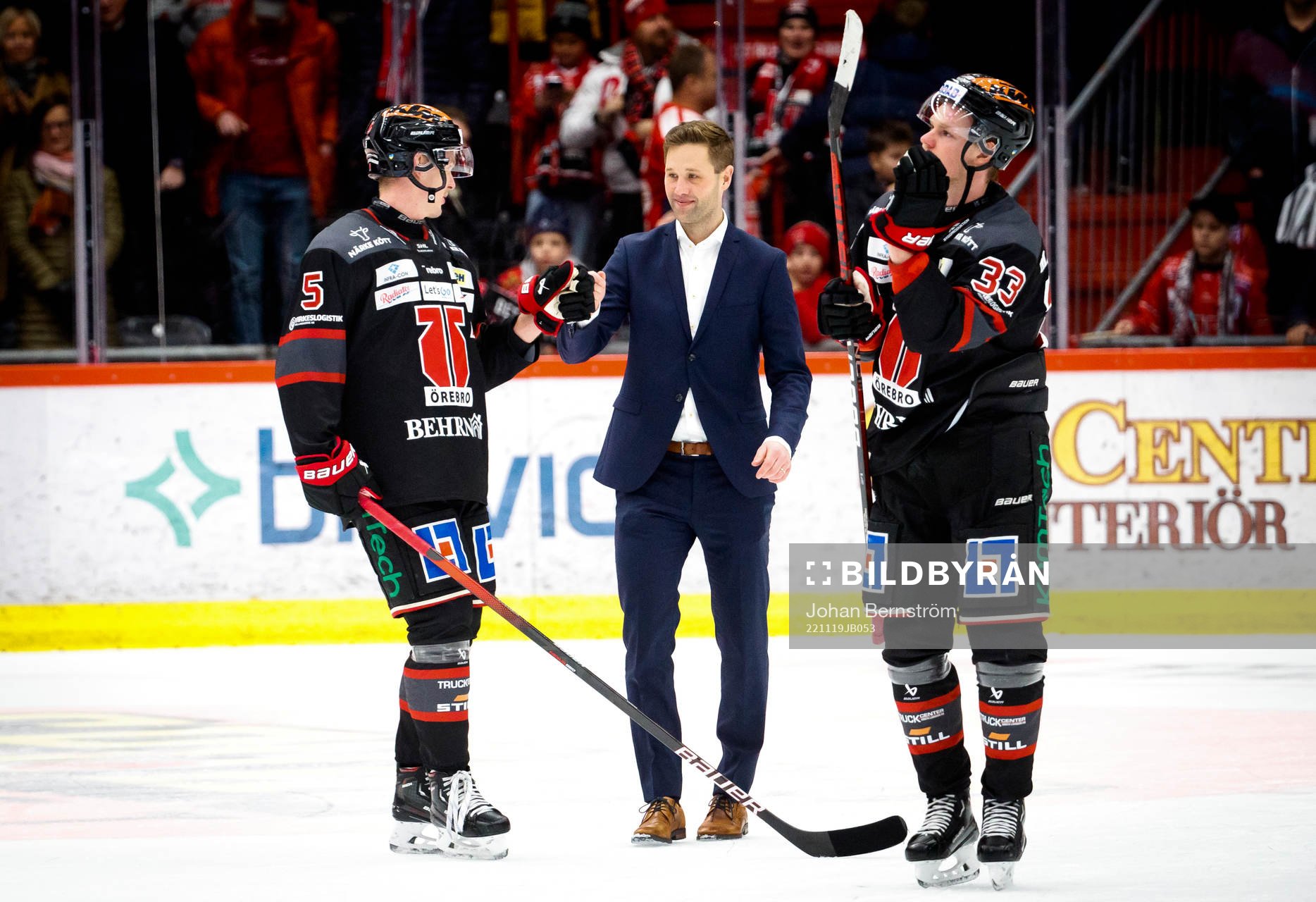 Örebros Henrik Löwdahl jublar med Gustav Backström och