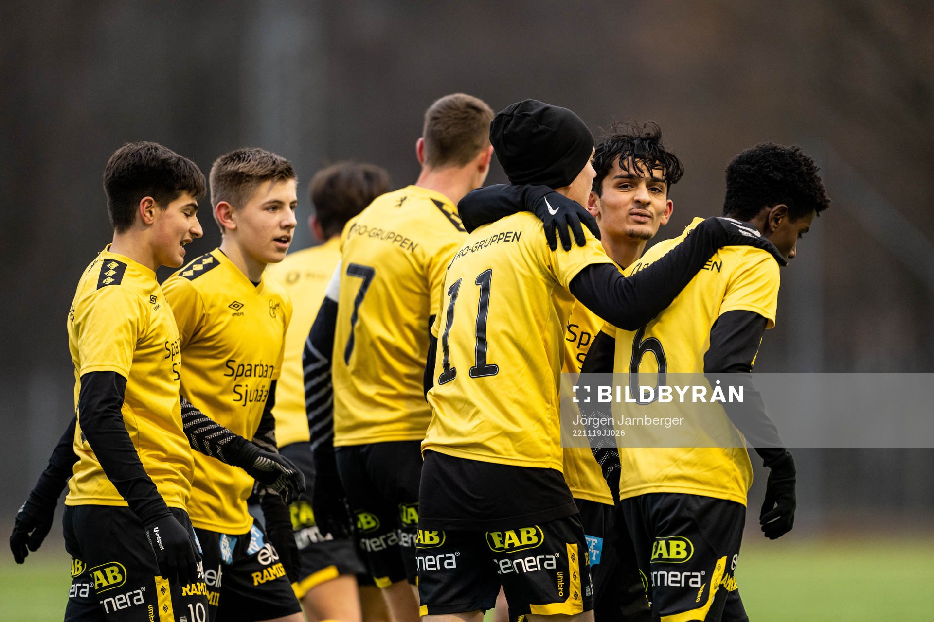 Elfsborgs Simon Edman jublar med lagkamraterna