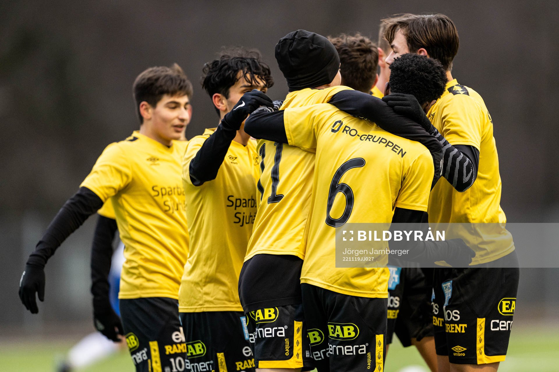 Elfsborgs Simon Edman jublar med lagkamraterna