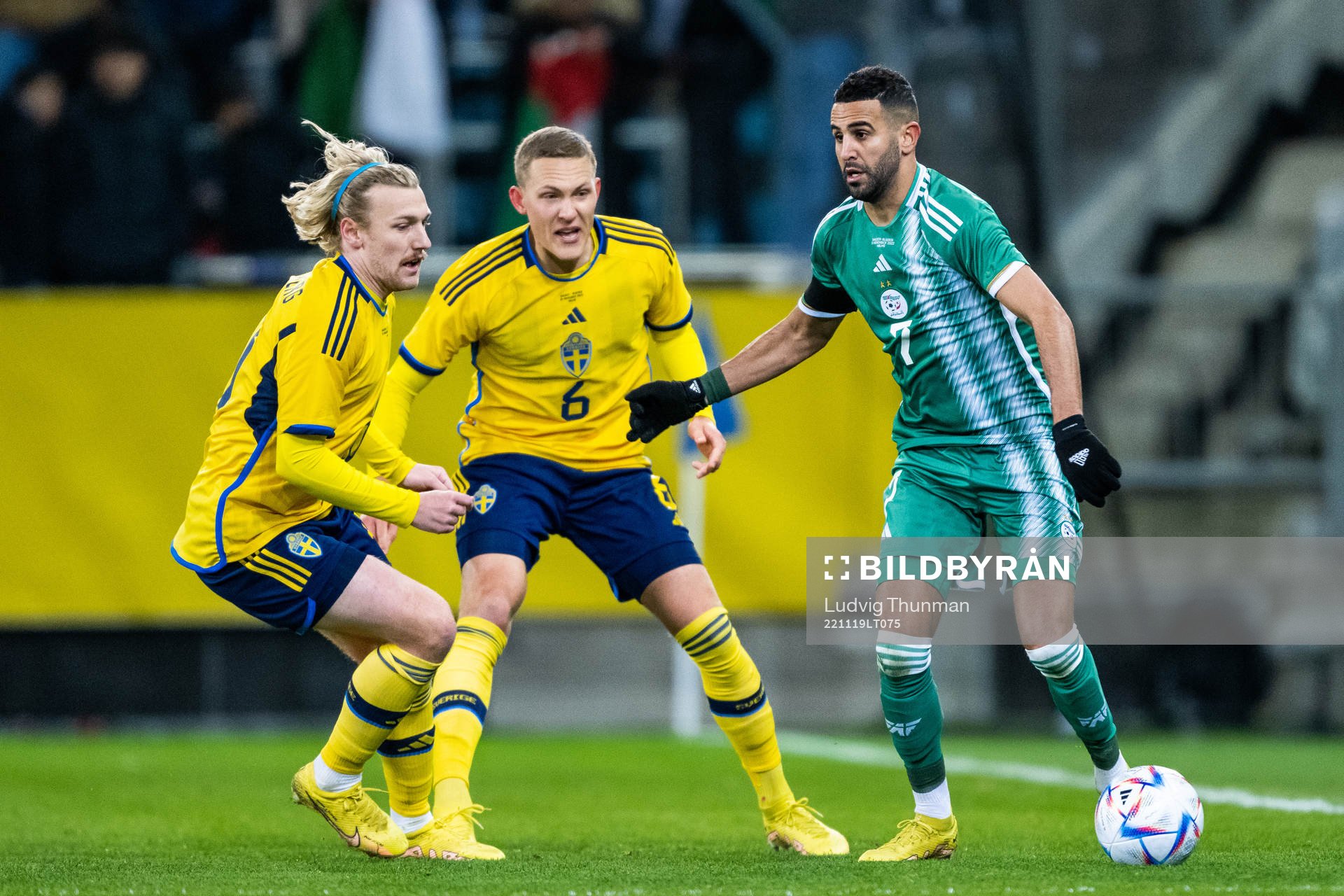 Emil Forsberg and Ludwig Augustinsson of Sweden defend