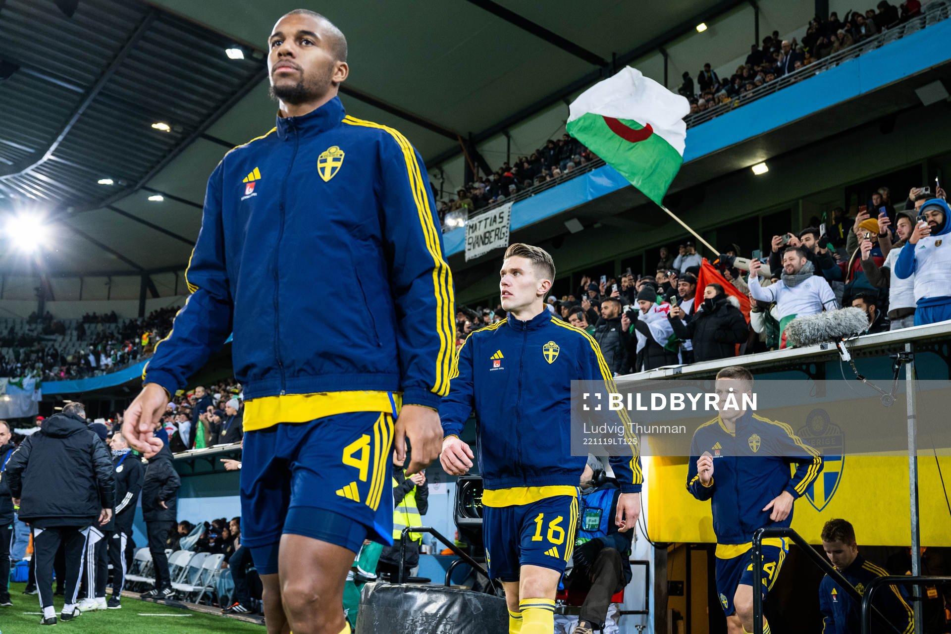 Isak Hien and Viktor Gyökeres of Sweden enter the pitch