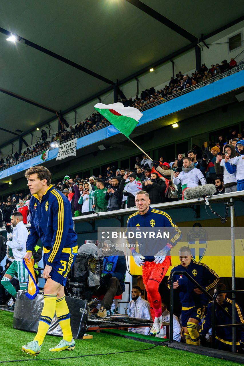 Victor Nilsson Lindelöf and goalkeeper Robin Olsen enters