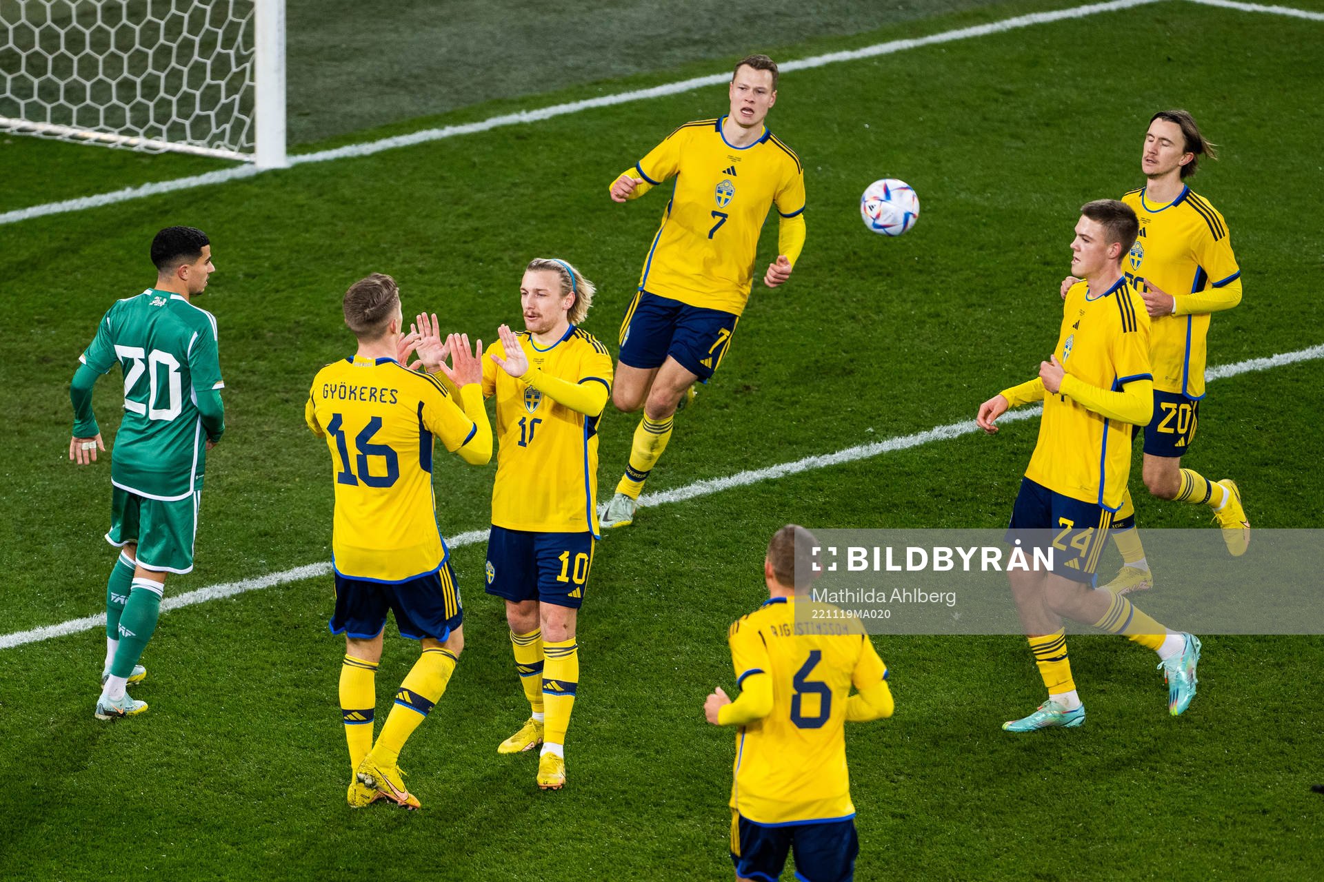 Emil Forsberg of Sweden celebrates with s16, Viktor Claesson, Emil Holm and Kristoffer Olsson after scoring 1-0 during the international friendly football match between Sweden and Algeria on November 19, 2022 in Malmö.