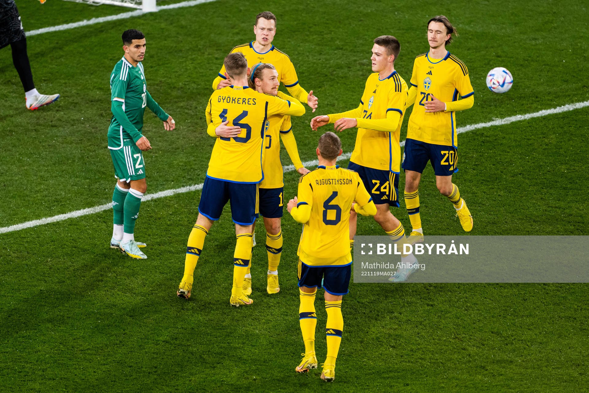 Emil Forsberg of Sweden celebrates with s16, Viktor
