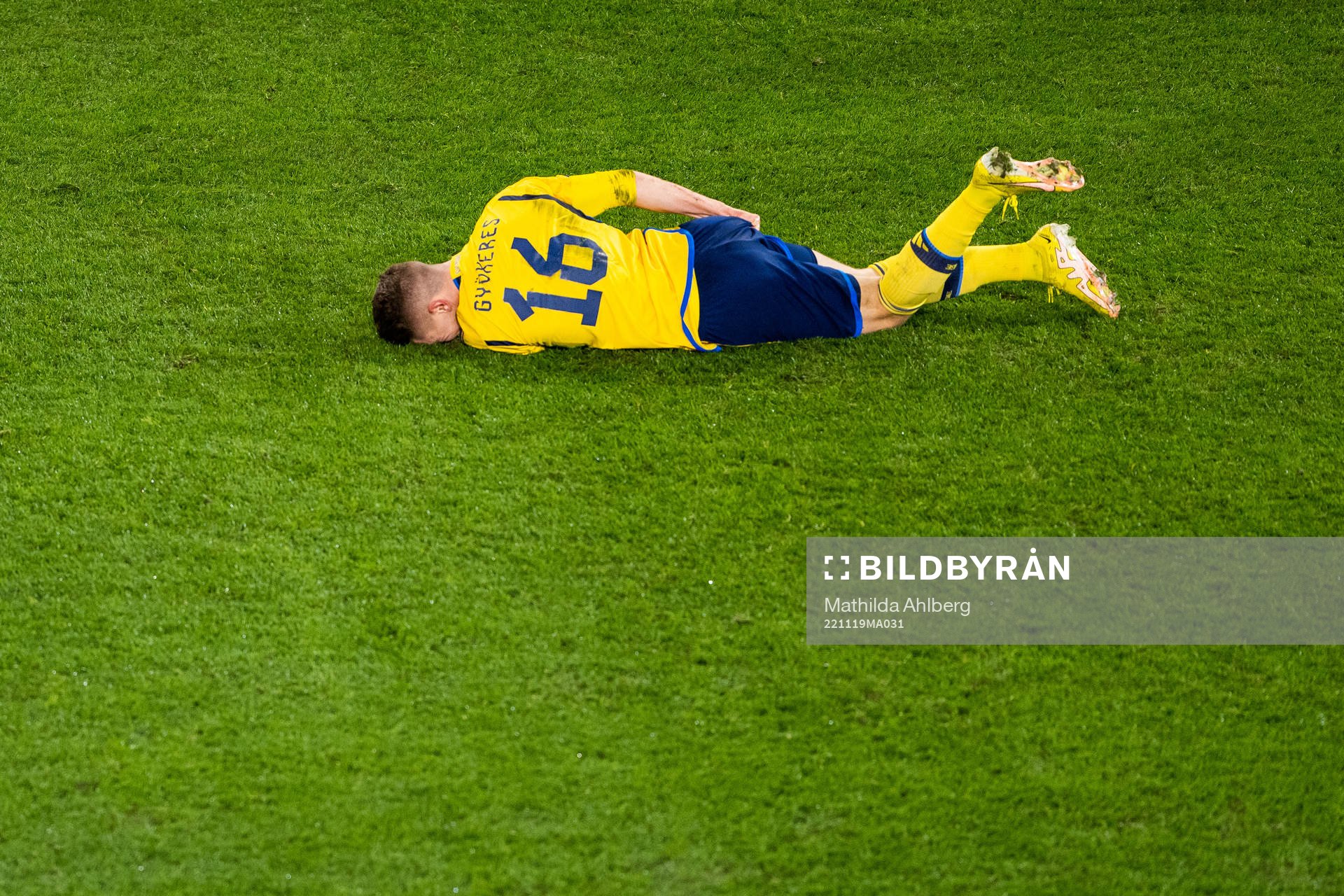 Viktor Gyökeres of Sweden in pain