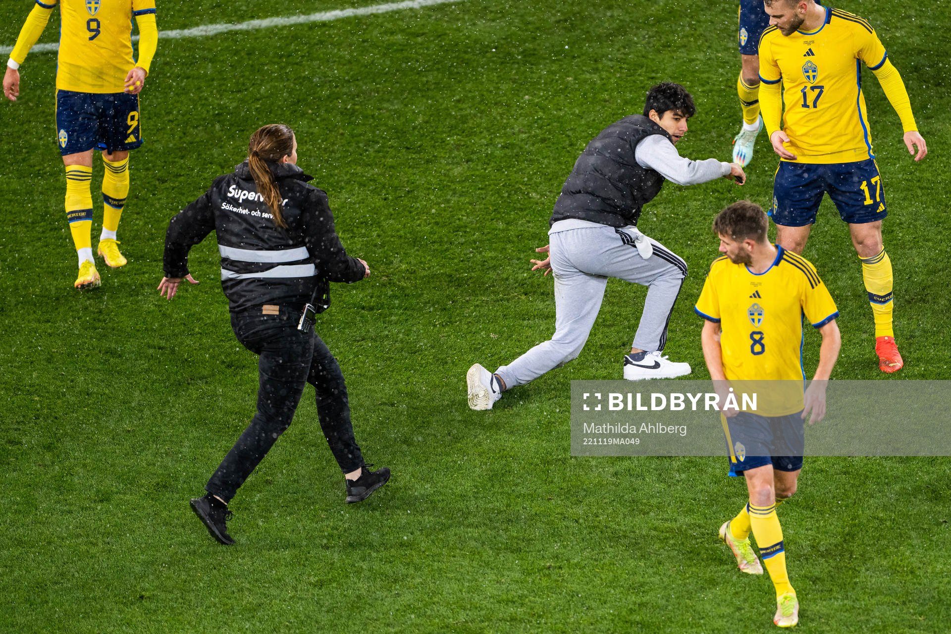 Security personel chase a pitch invader during the international friendly football match between Sweden and Algeria on November 19, 2022 in Malmö.