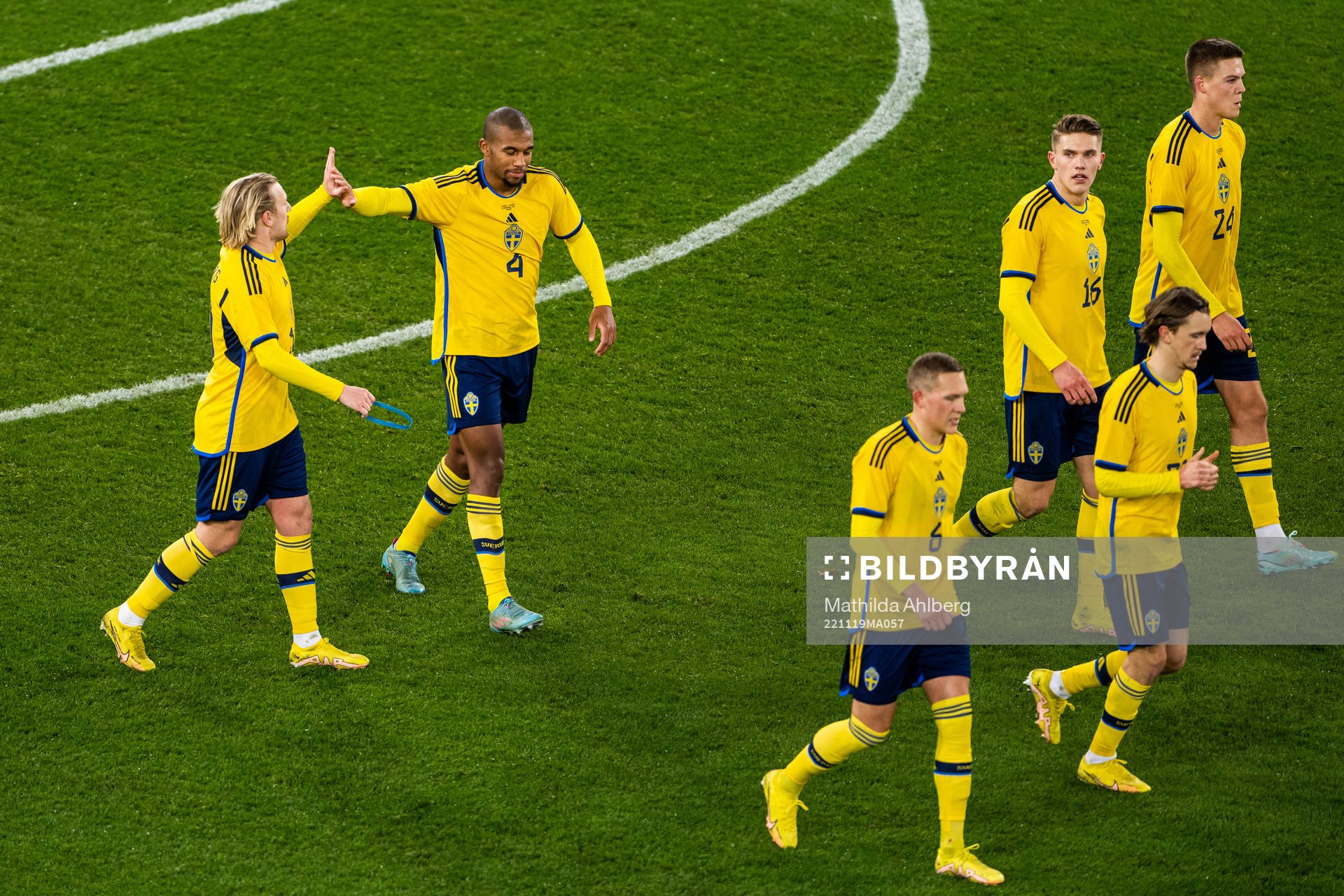 Emil Forsberg and Isak Hien of Sweden celebrates 1-0