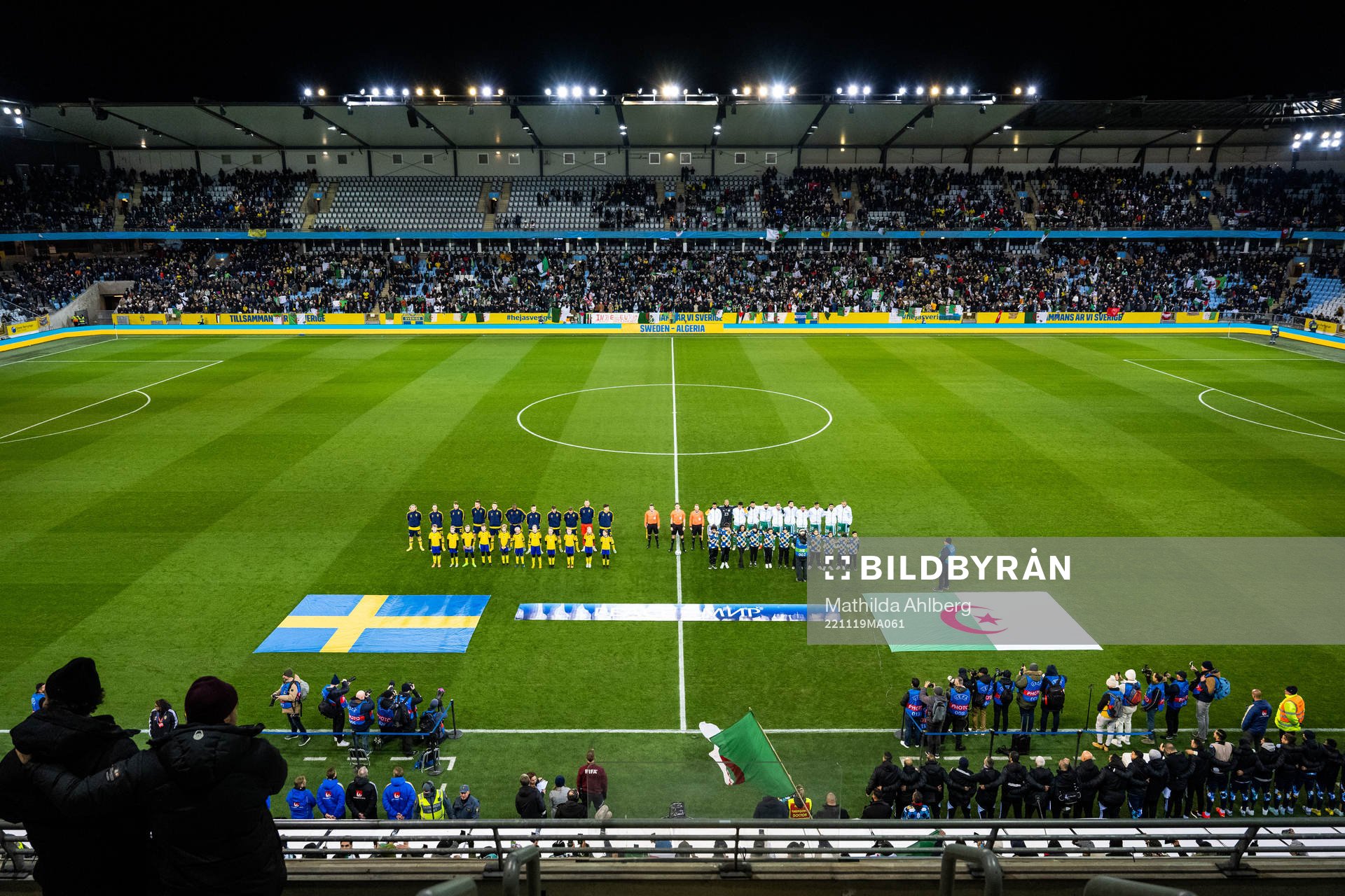 Players of Sweden and of Algeria