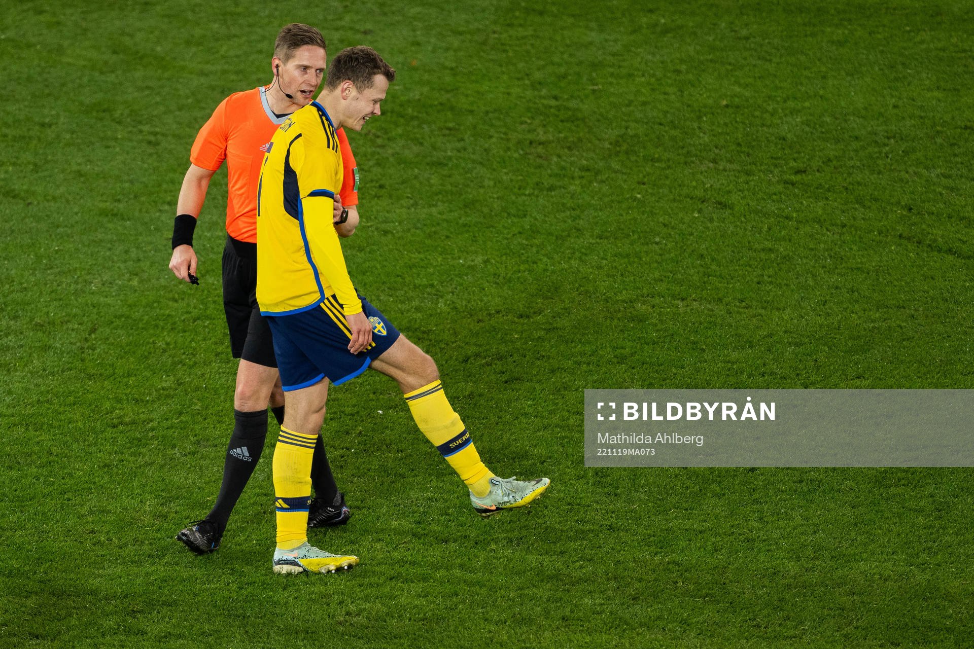 Referee Espen Eskås and Viktor Claesson of Sweden