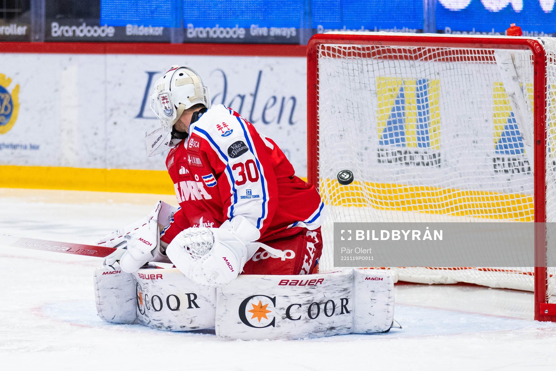 Timrås målvakt Jacob Johansson släpper in 0-1 från