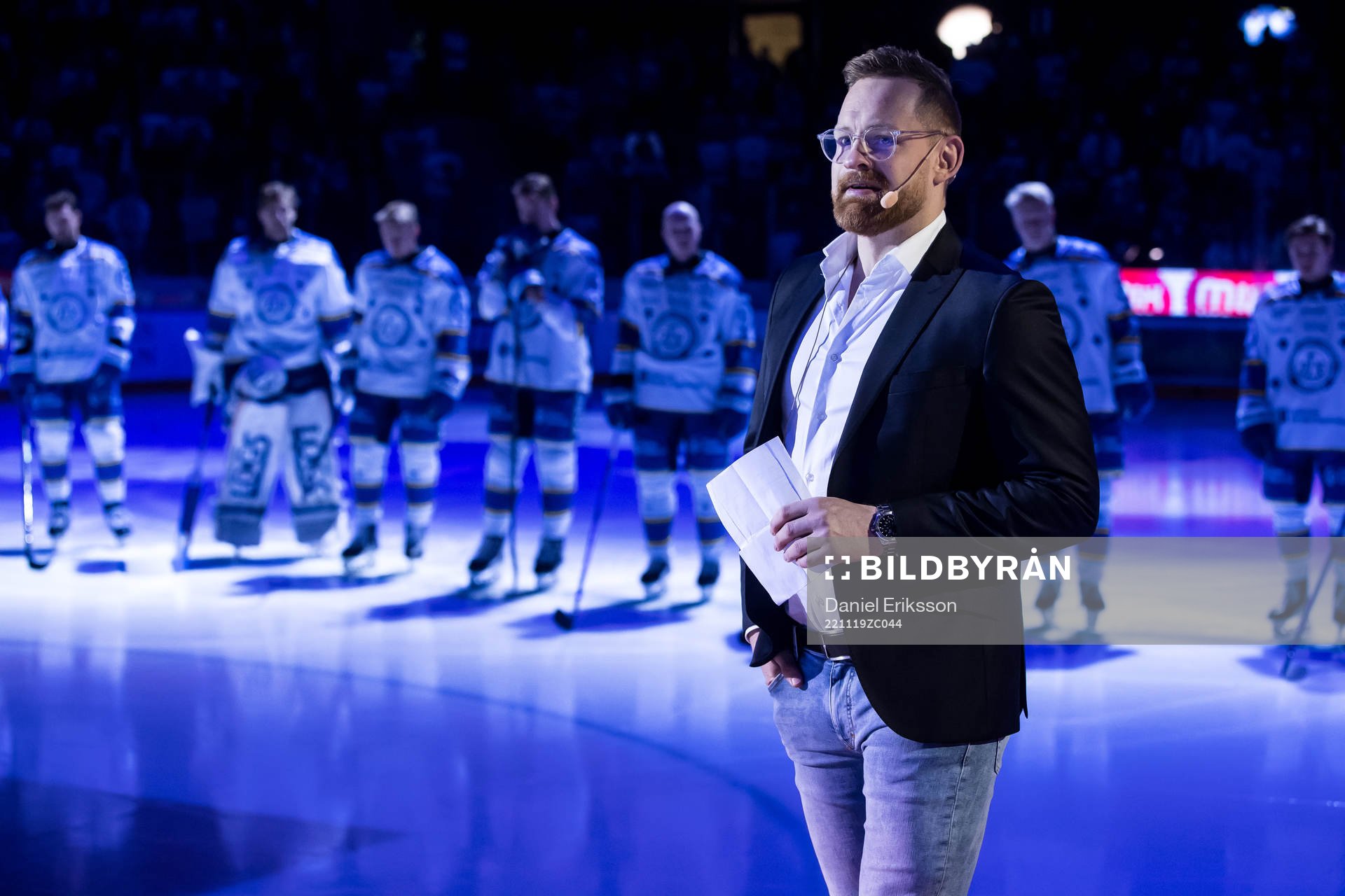 Mattias Ritola hyllas innan ishockeymatchen i SHL mellan