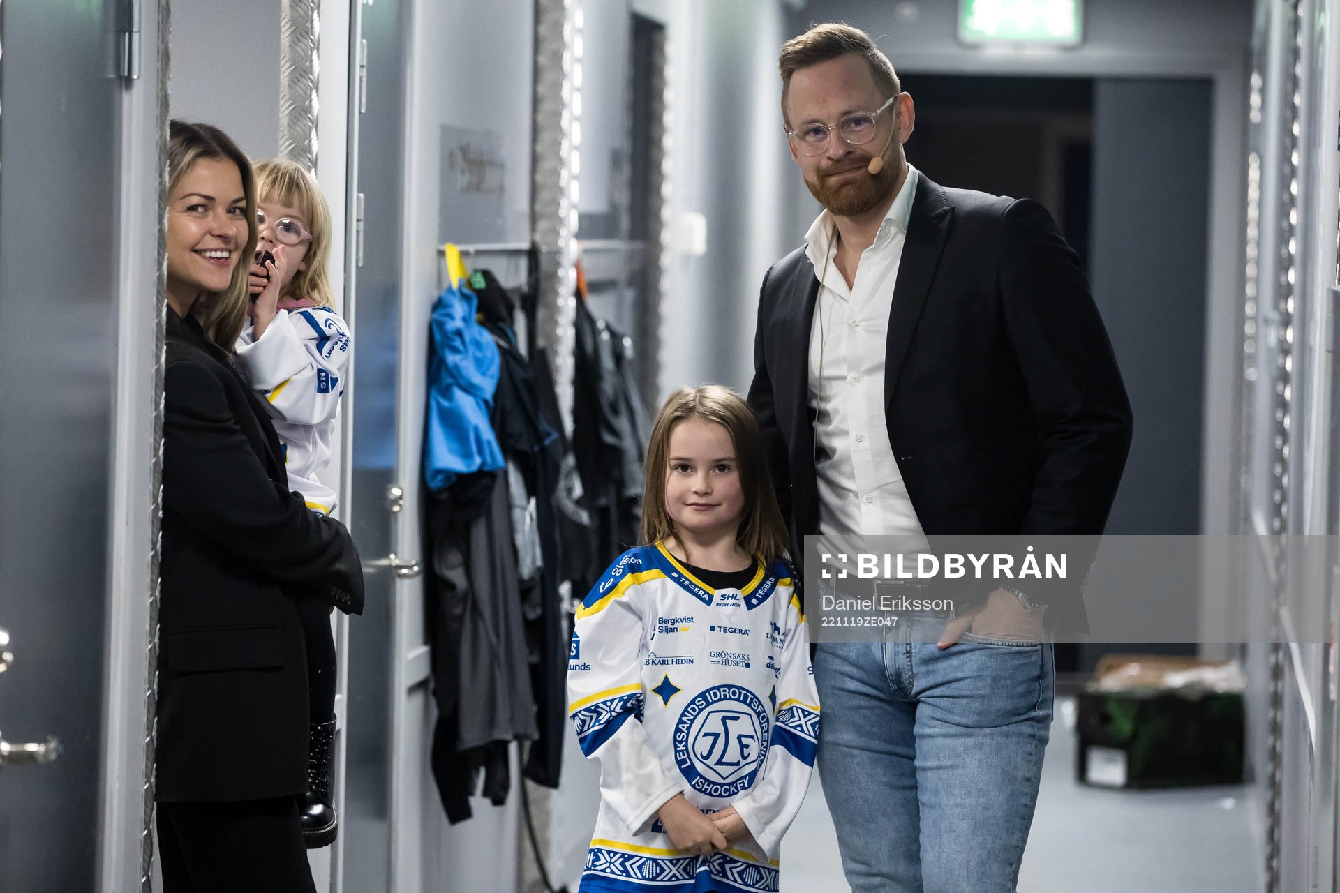 Mattias Ritola med döttrar Ebba och Stella och fru Josefin