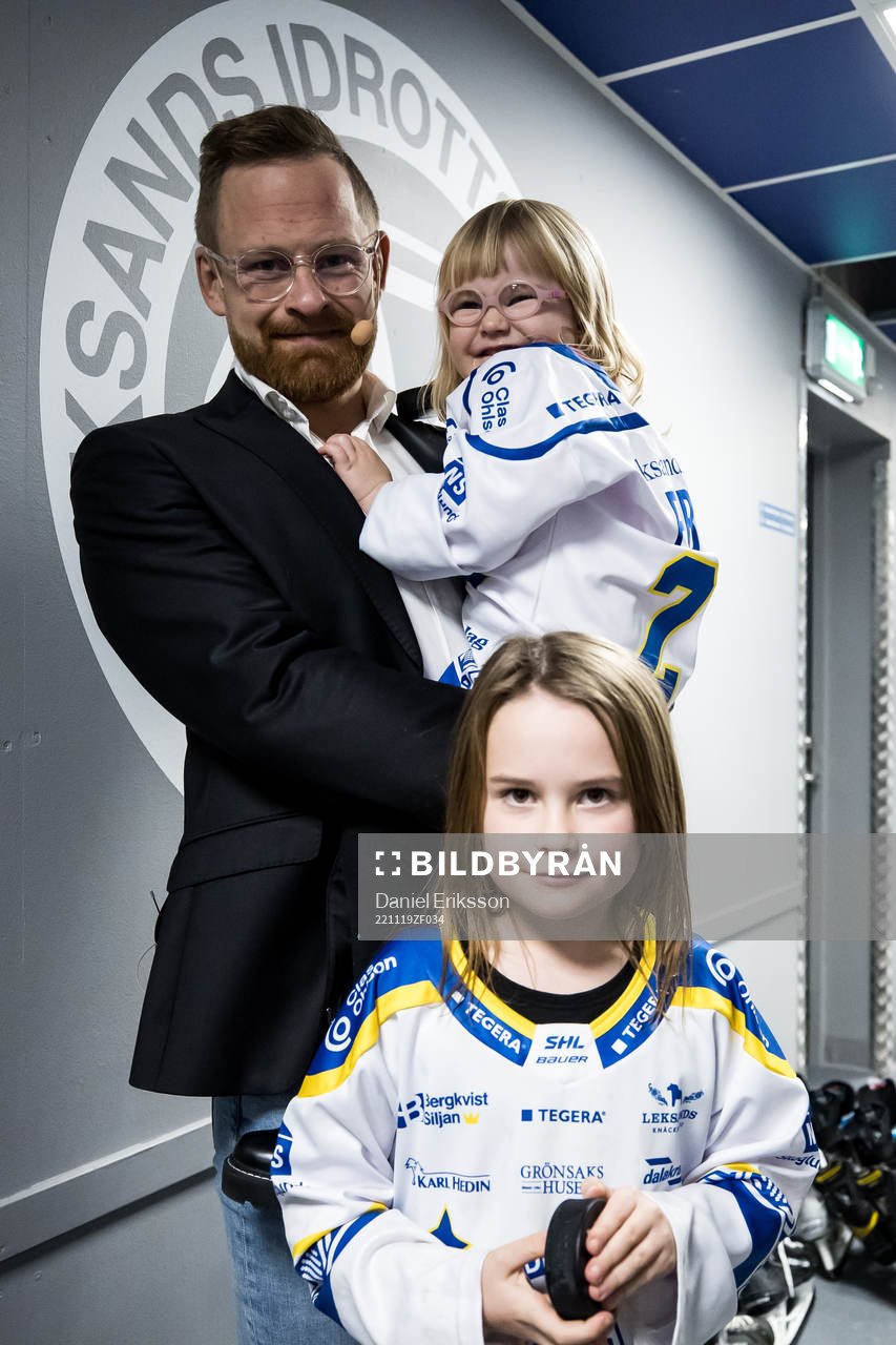 Mattias Ritola med döttrar Ebba och Stella innan