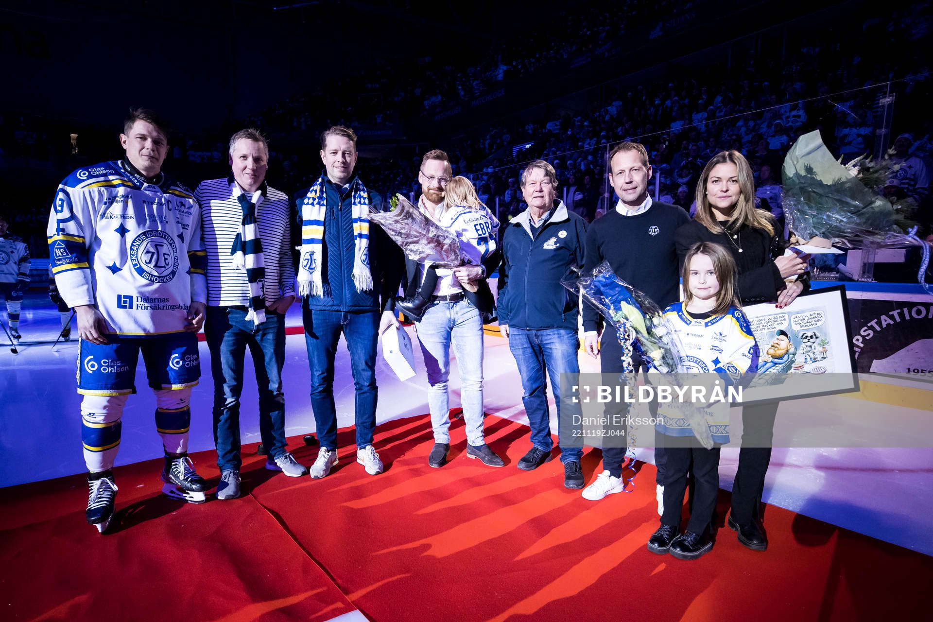 Mattias Ritola hyllas innan ishockeymatchen i SHL mellan