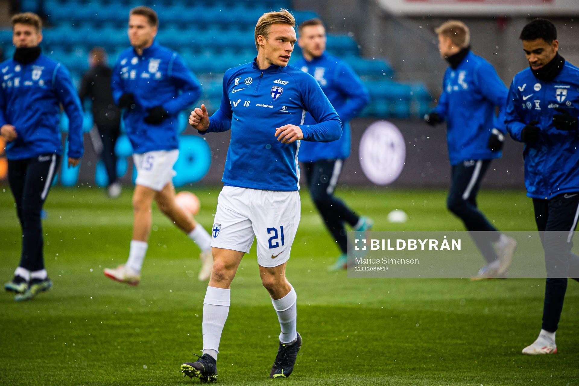 Ilmari Niskanen of Finland warms up