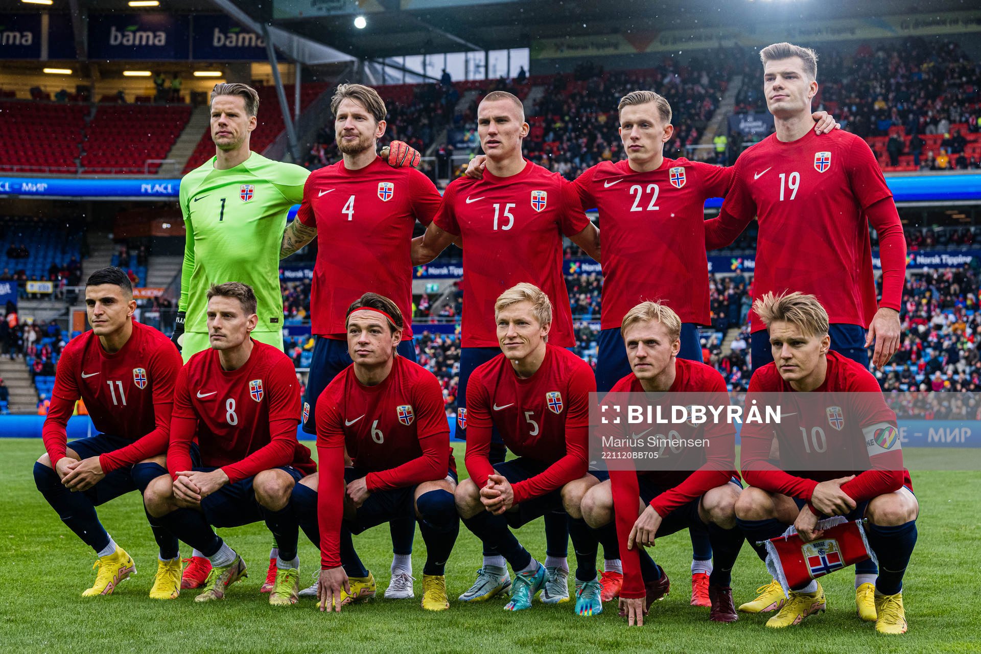 The starting eleven of Norway poses for a team group photo