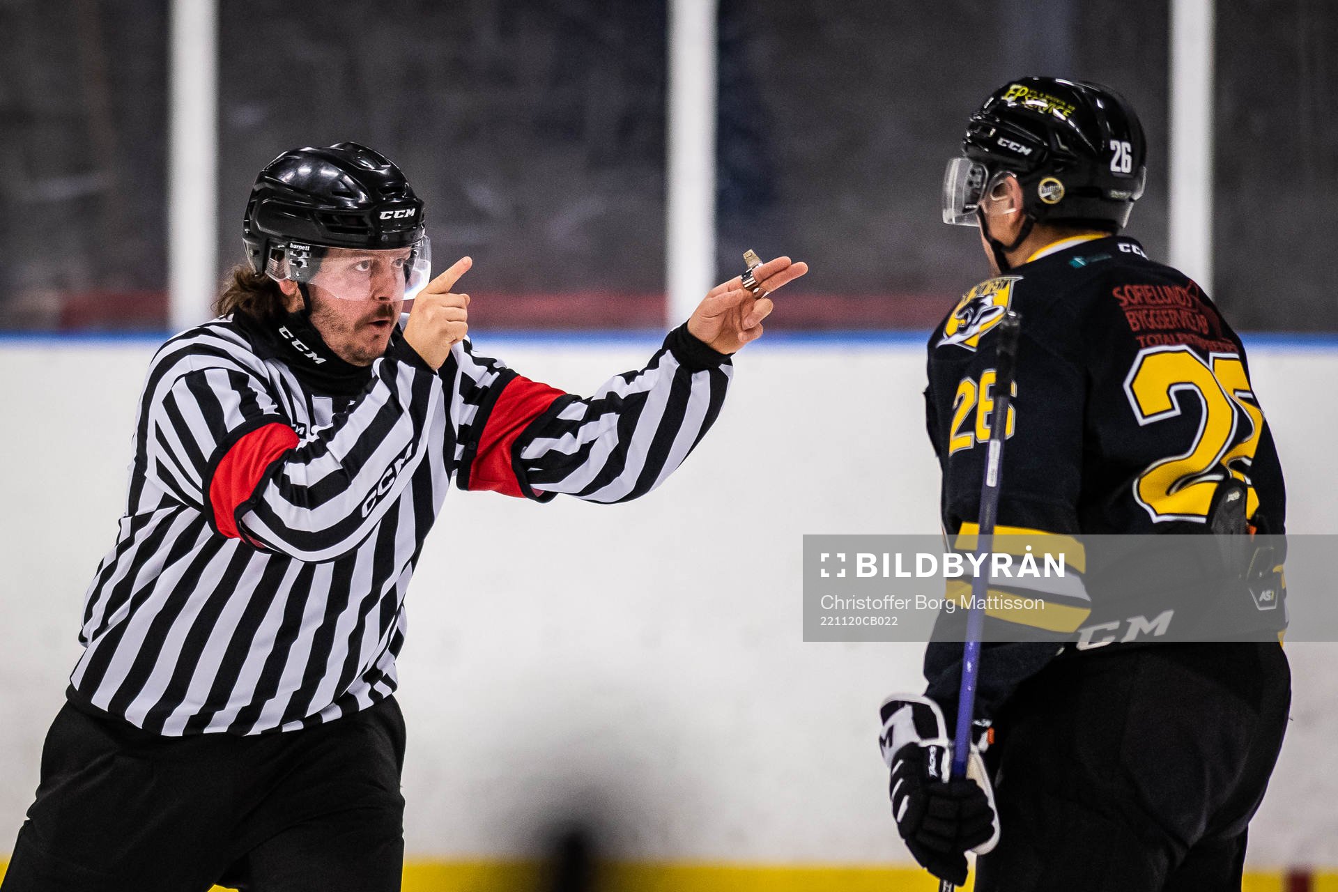 Domare Joshua Glans och Panterns Jens Jakobs