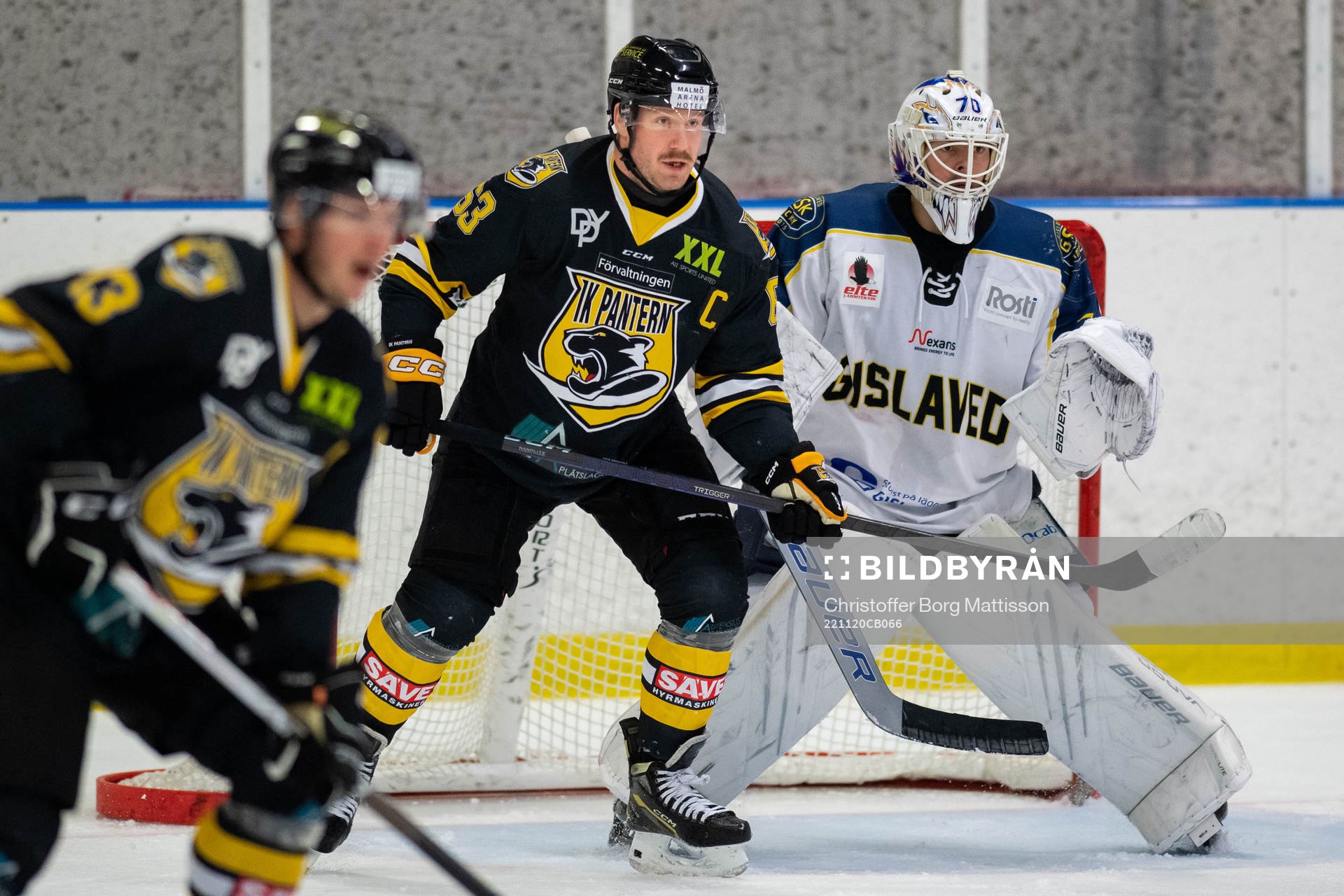 Panterns Viktor Holmkvist och Gislaveds målvakt Adam