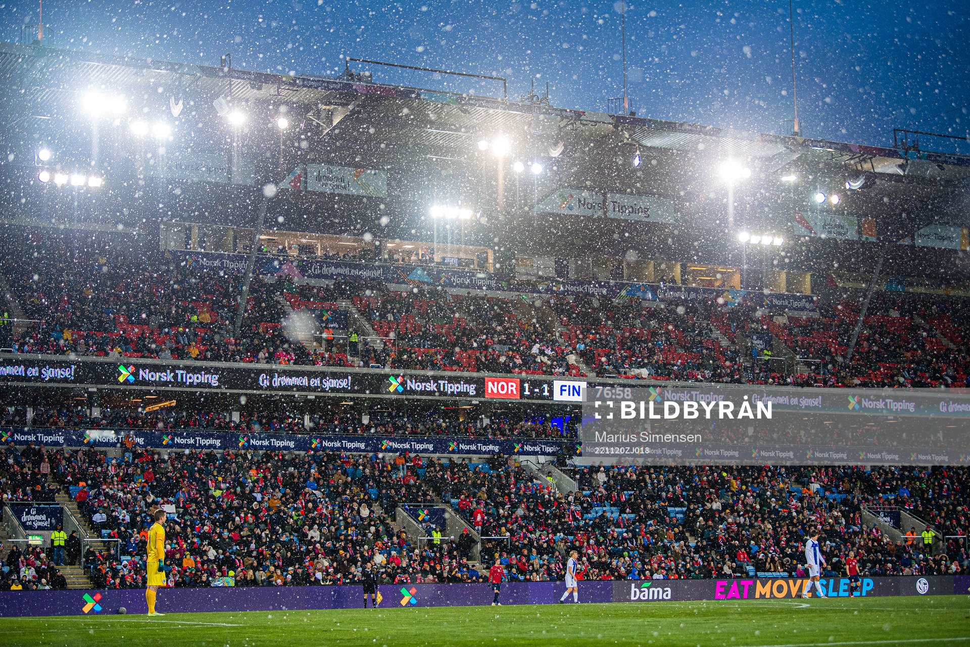 Snowing conditions at Ullevaal Stadion