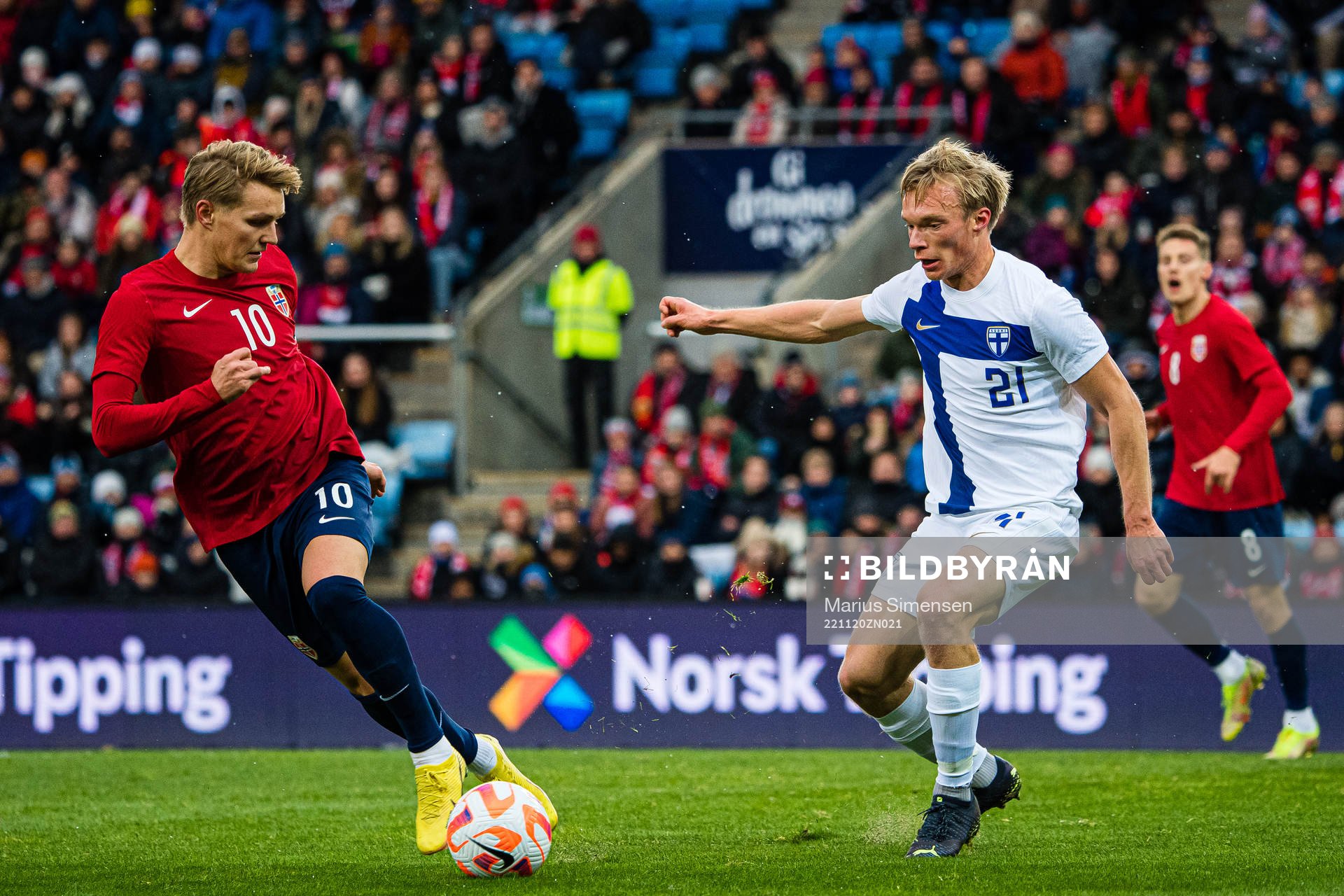 Martin Ødegaard of Norway and Ilmari Niskanen of Finland