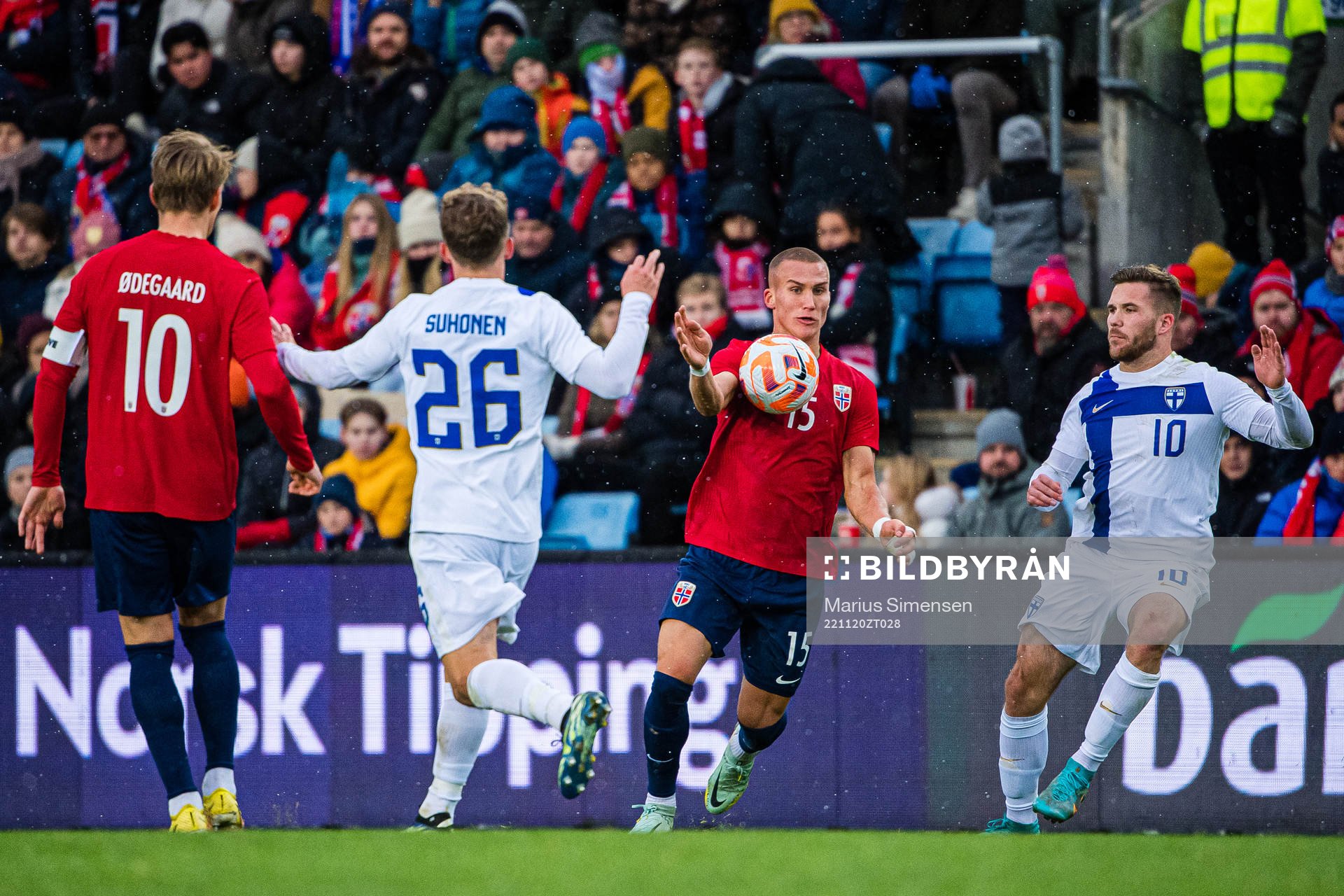 Leo Skiri Østigård of Norway and Benjamin Källman of