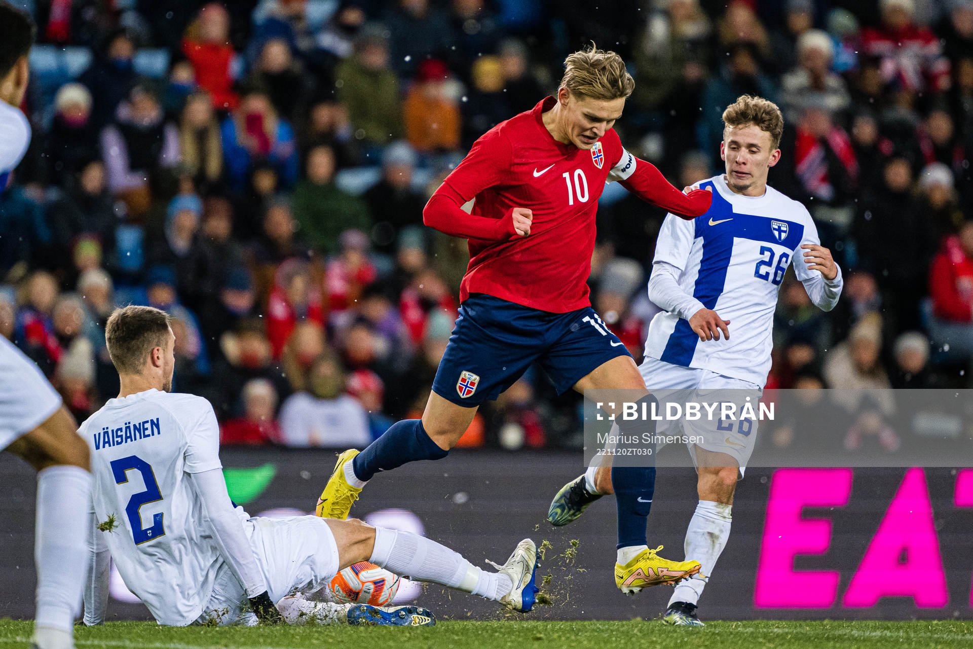 Leo Väisänen of Finland and Martin Ødegaard of Norway