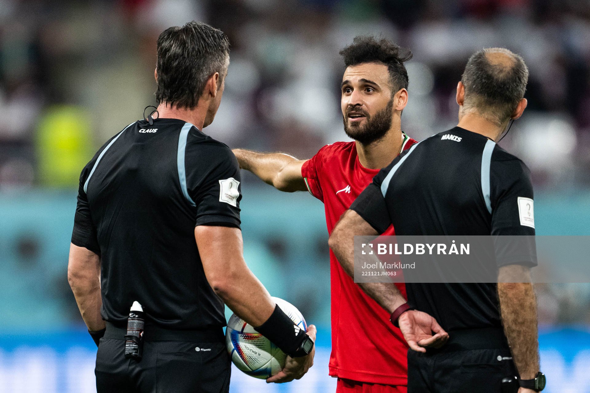 Ahmad Noorollahi of Iran and referee Raphael Claus