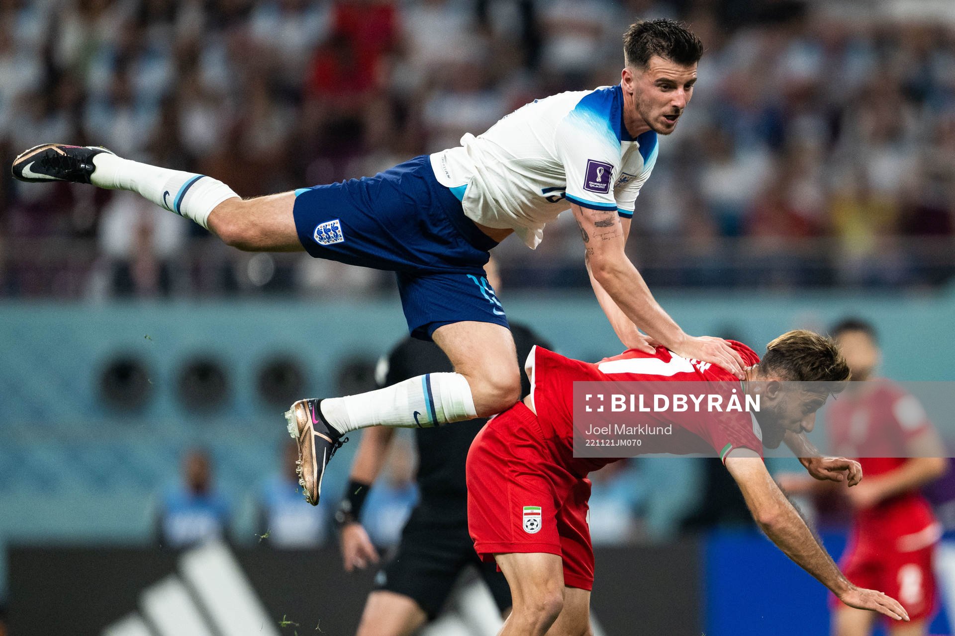 Mason Mount of England and Ali Gholizadeh of Iran