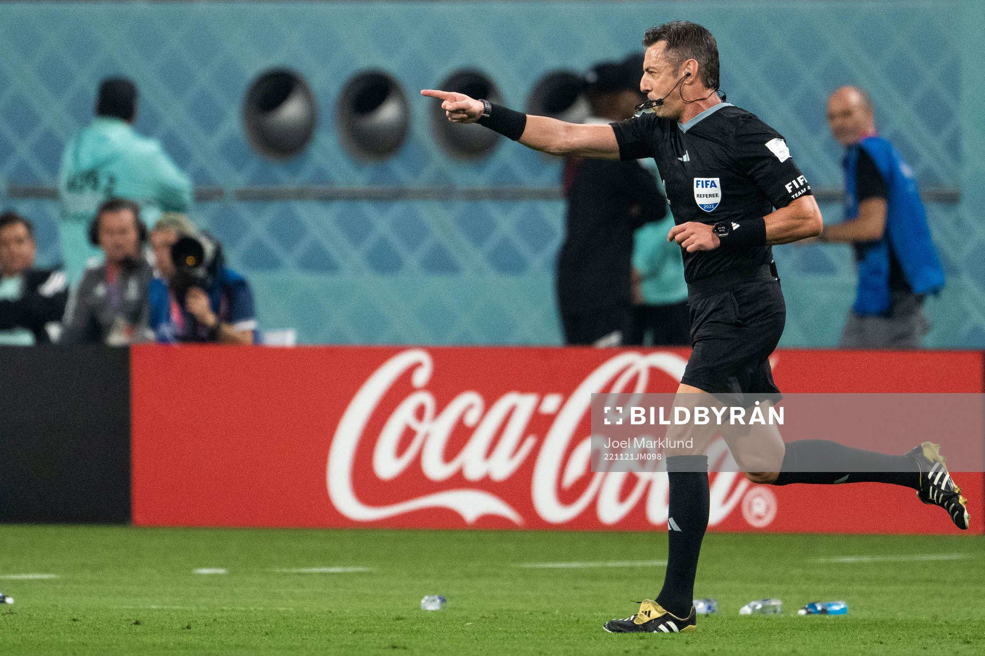 Referee Raphael Claus