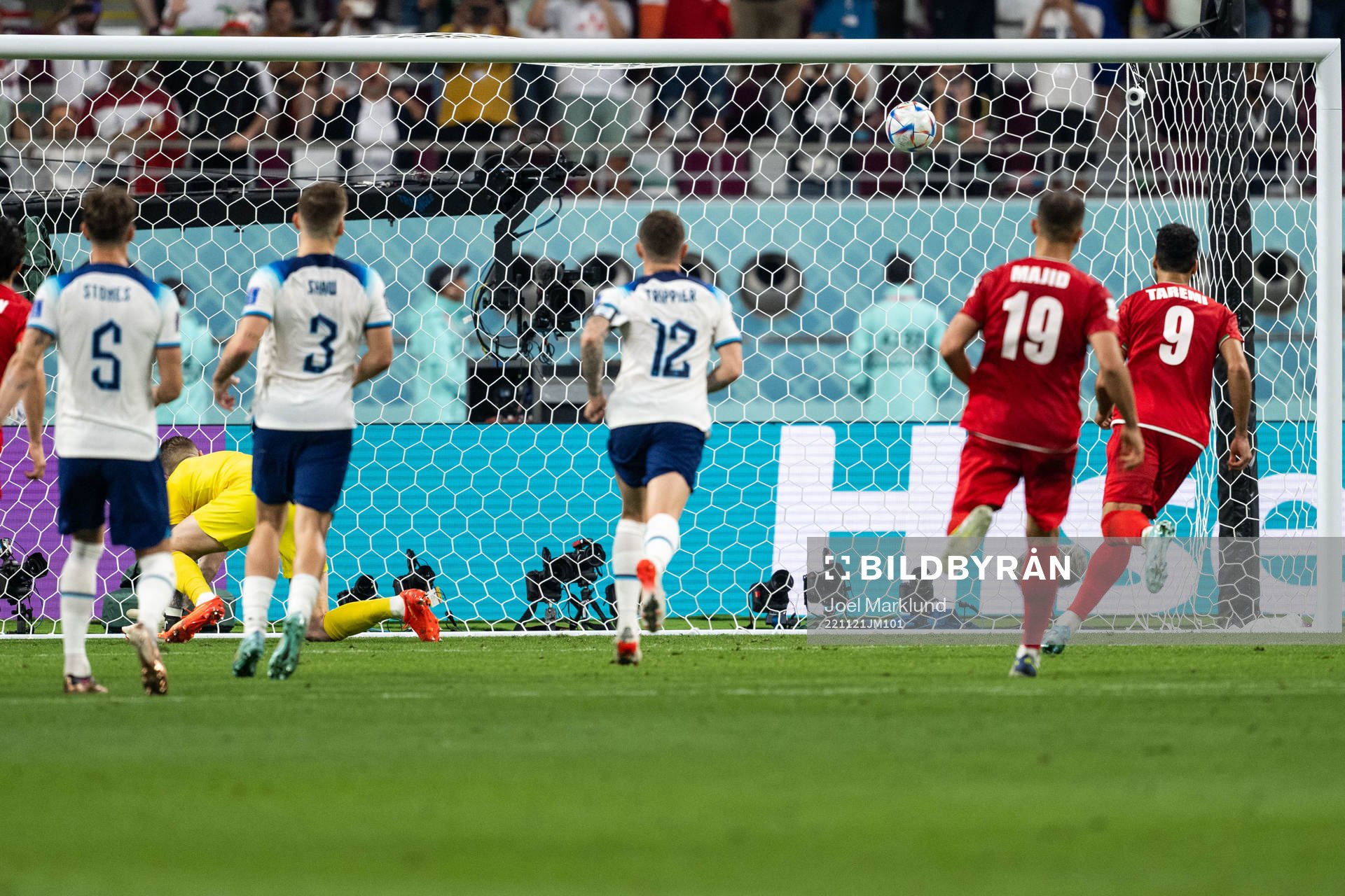 Mehdi Taremi of Iran scores 6-2