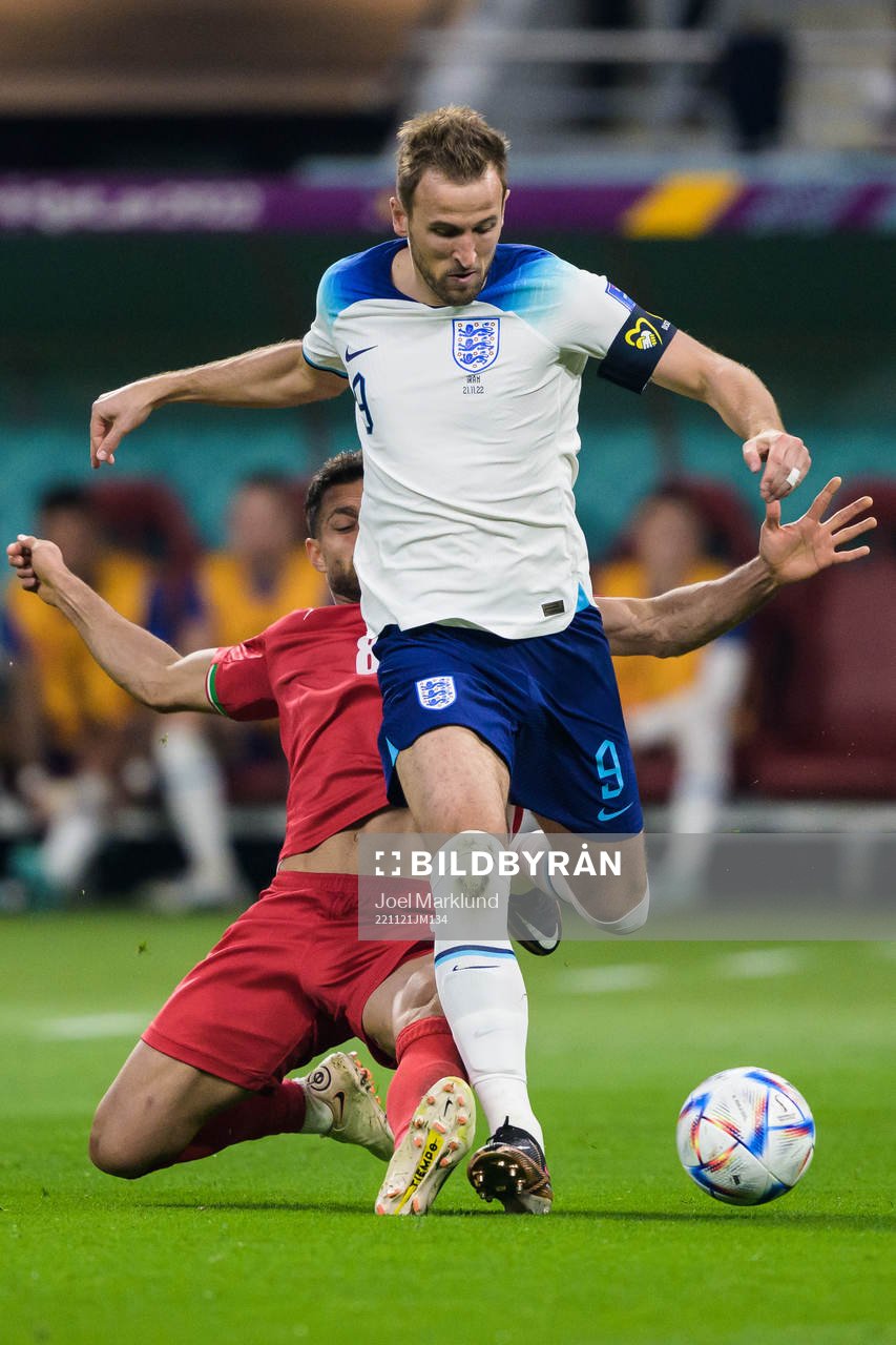 Morteza Pouraliganji of Iran and Harry Kane of England