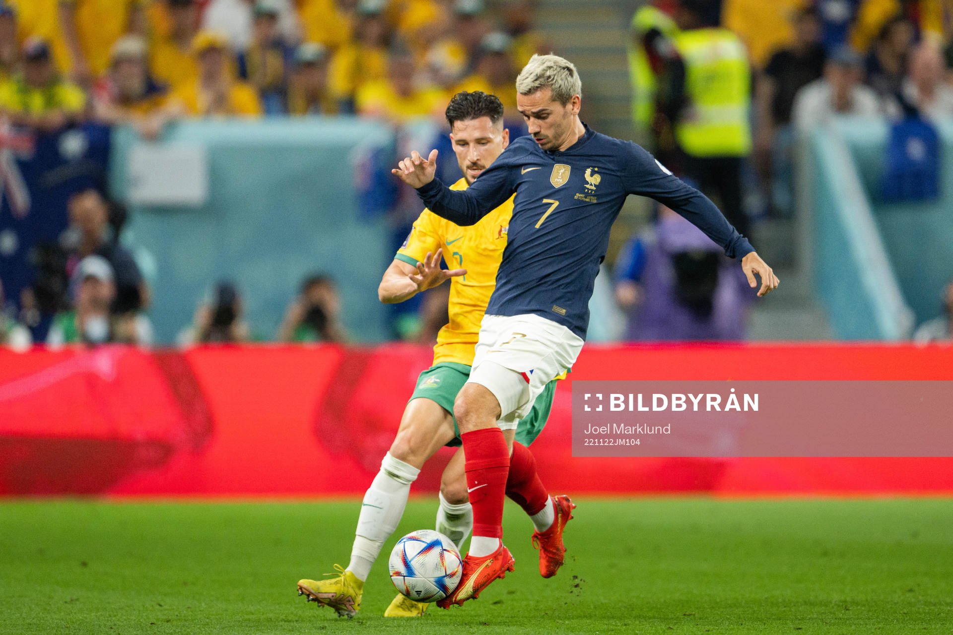 Mathew Leckie of Australia and Antoine Griezmann of France