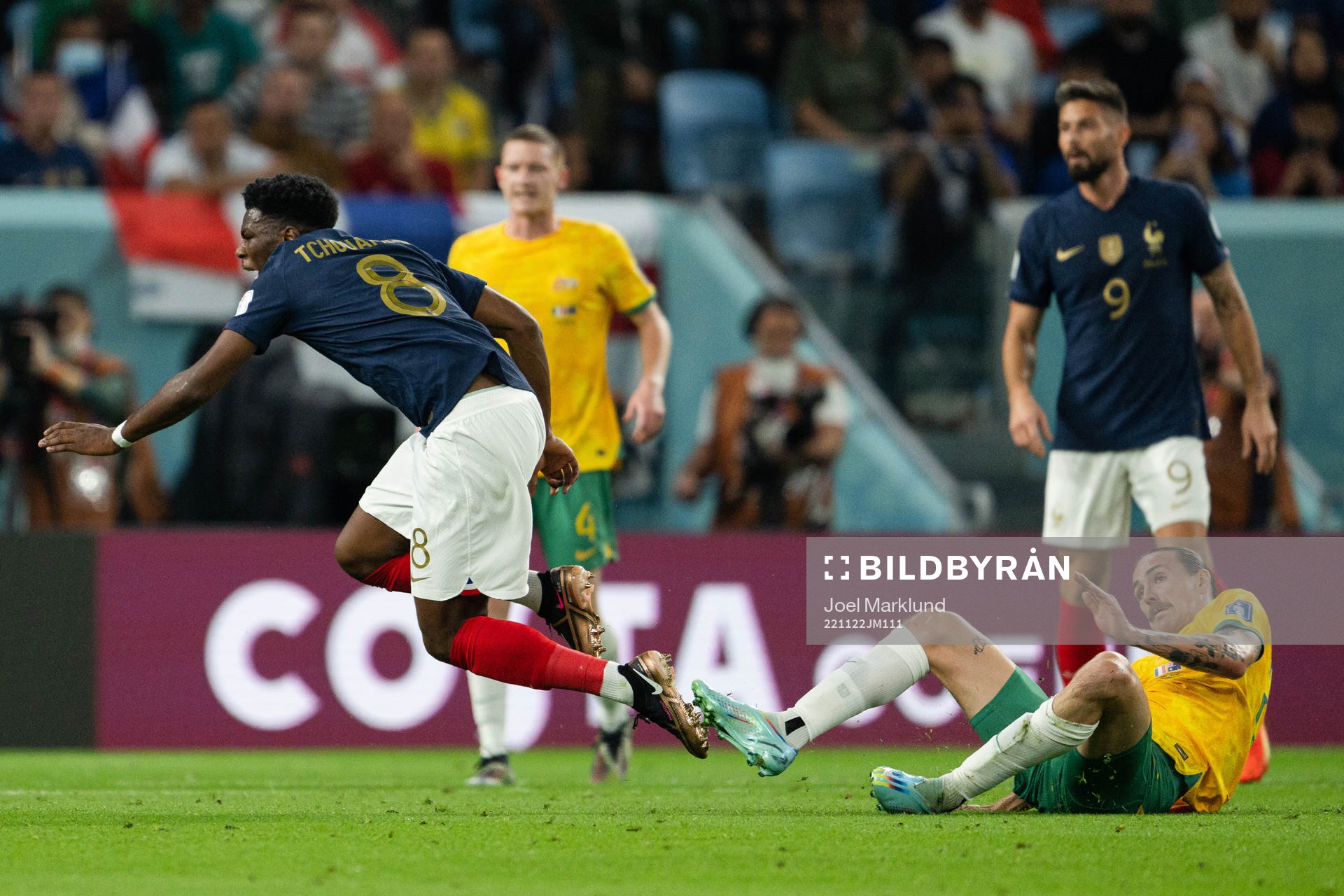 Aurelien Tchouameni of France and Jackson Irvine of