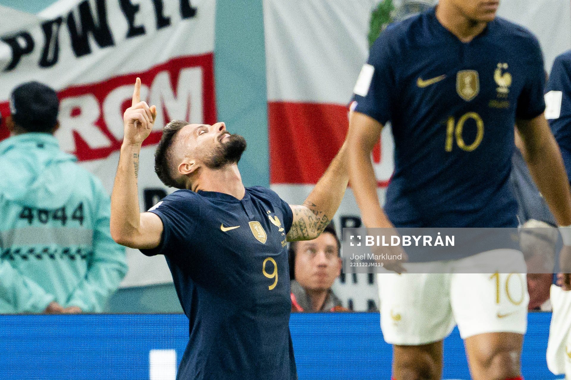 Olivier Giroud of France celebrates the 2-1 goal