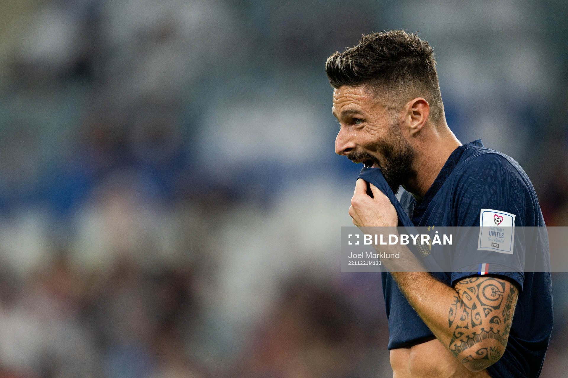 Olivier Giroud of France loos dejected