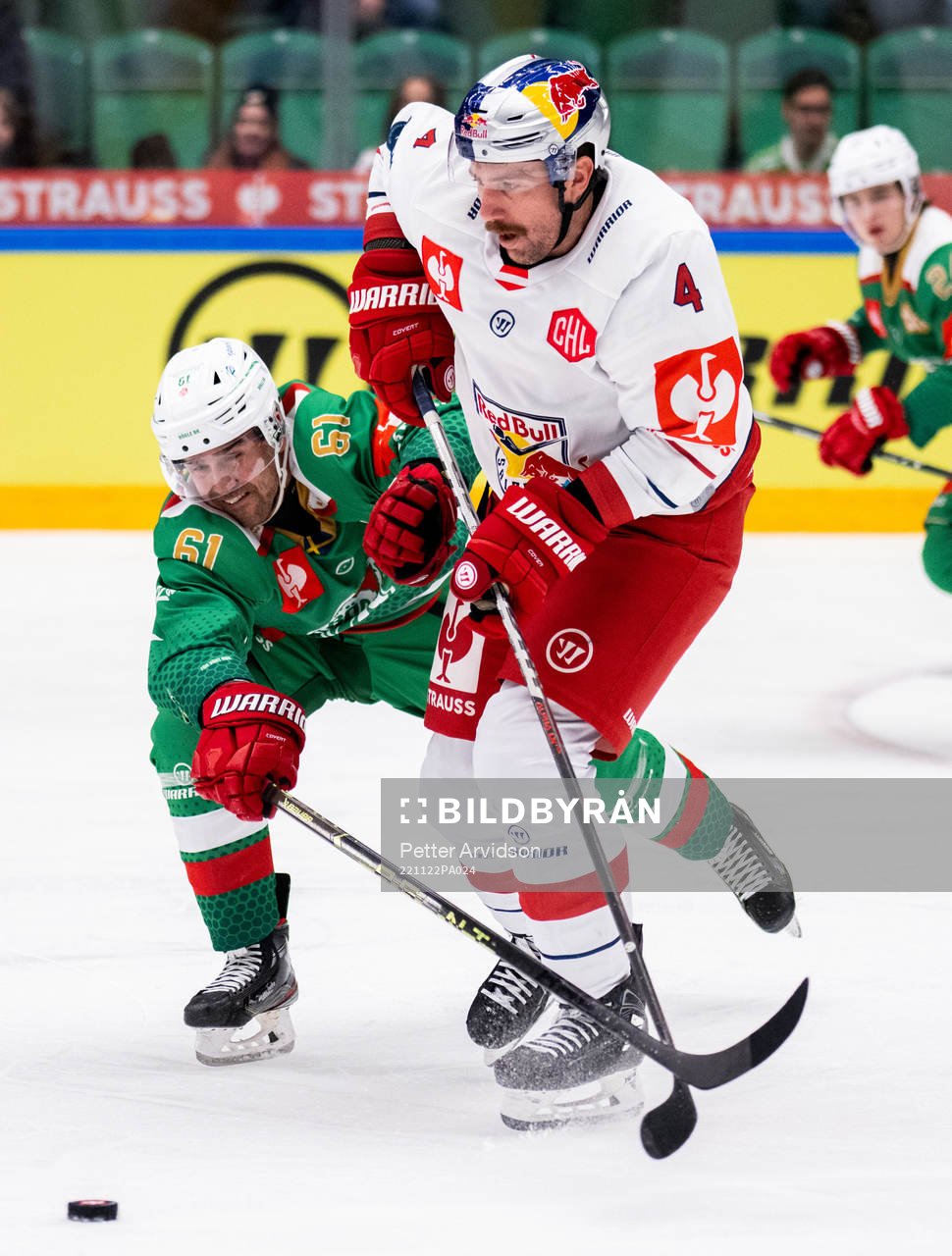 Ludvig Larsson of Rögle and Andrew MacWilliam of RB
