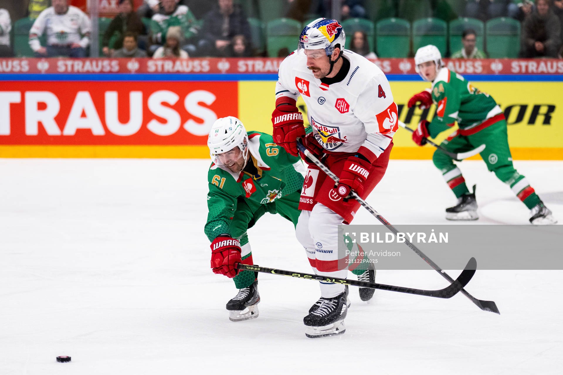 Ludvig Larsson of Rögle and Andrew MacWilliam of RB