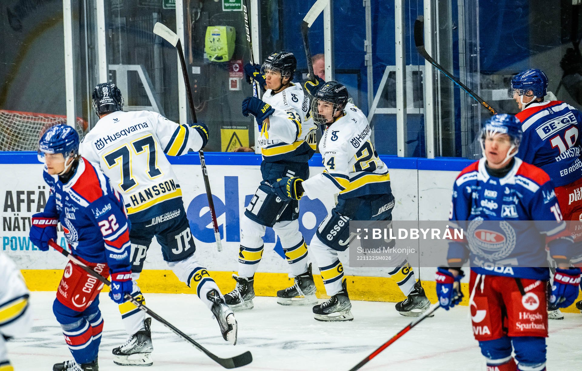 HV71s Måns Lindbäck jublar