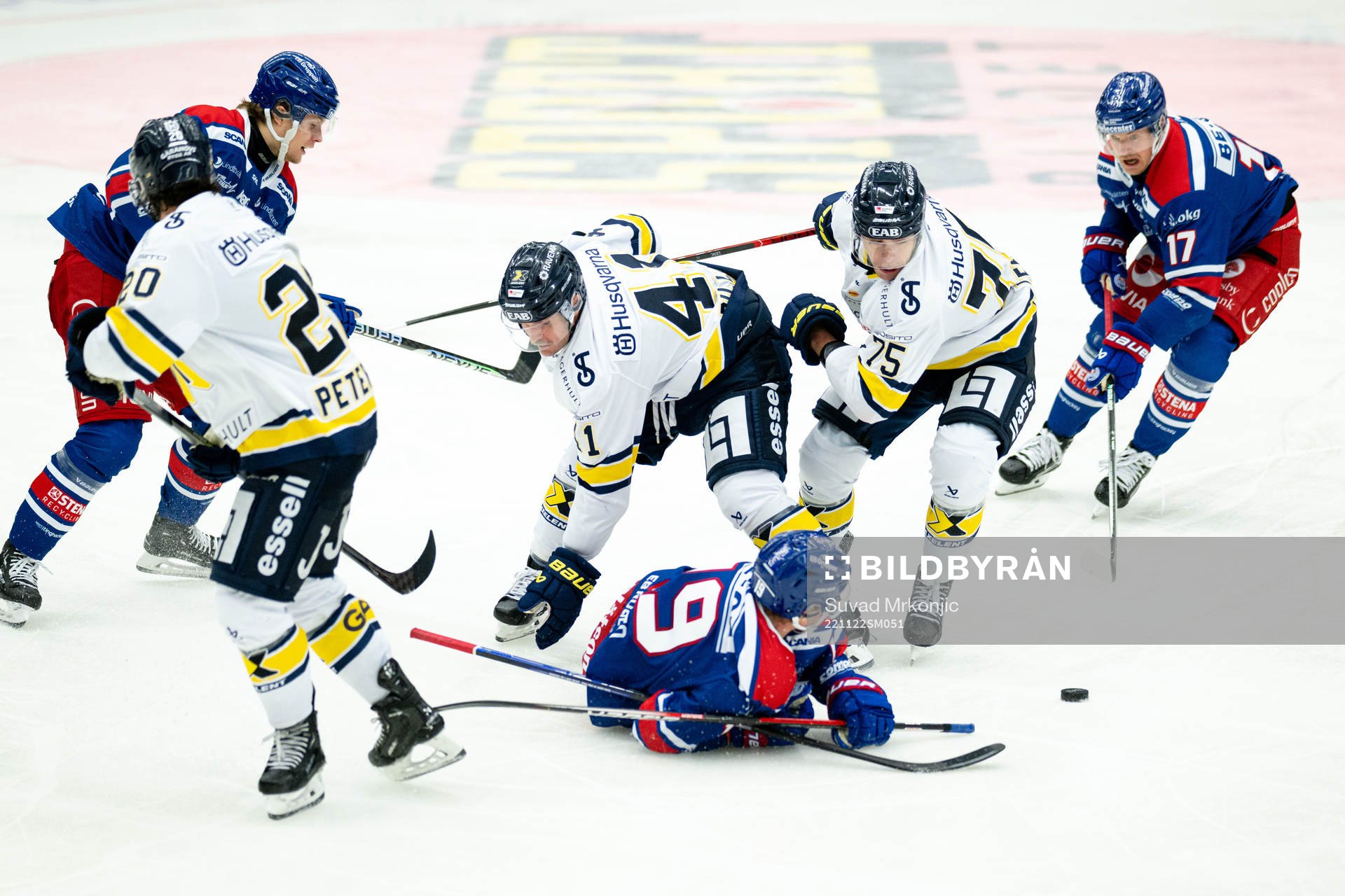 HV71s André Petersson, Chad Billins och Radan Lenc i en