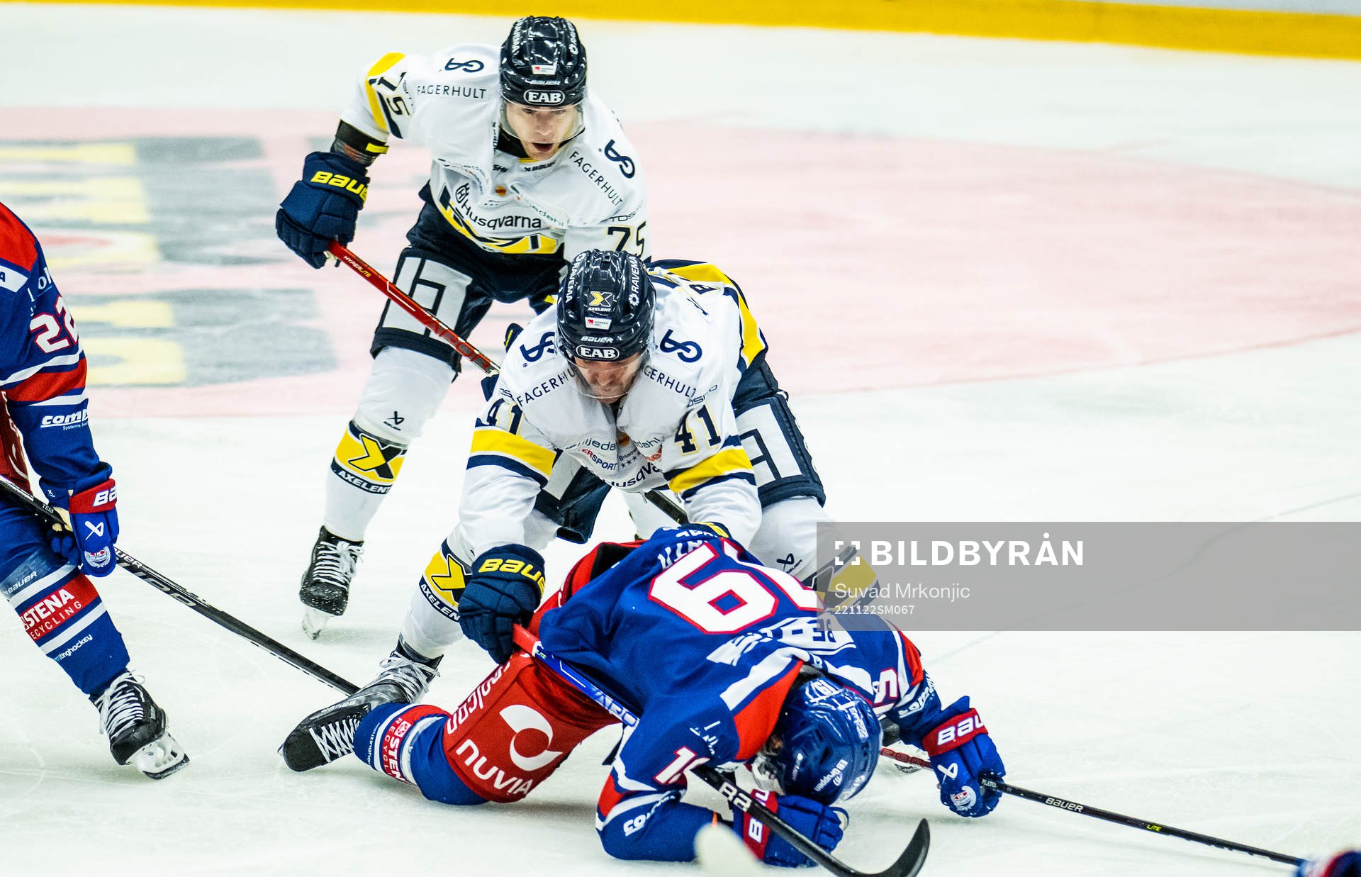 HV71s Chad Billins och Radan Lenc mot Oskarshamns Hampus