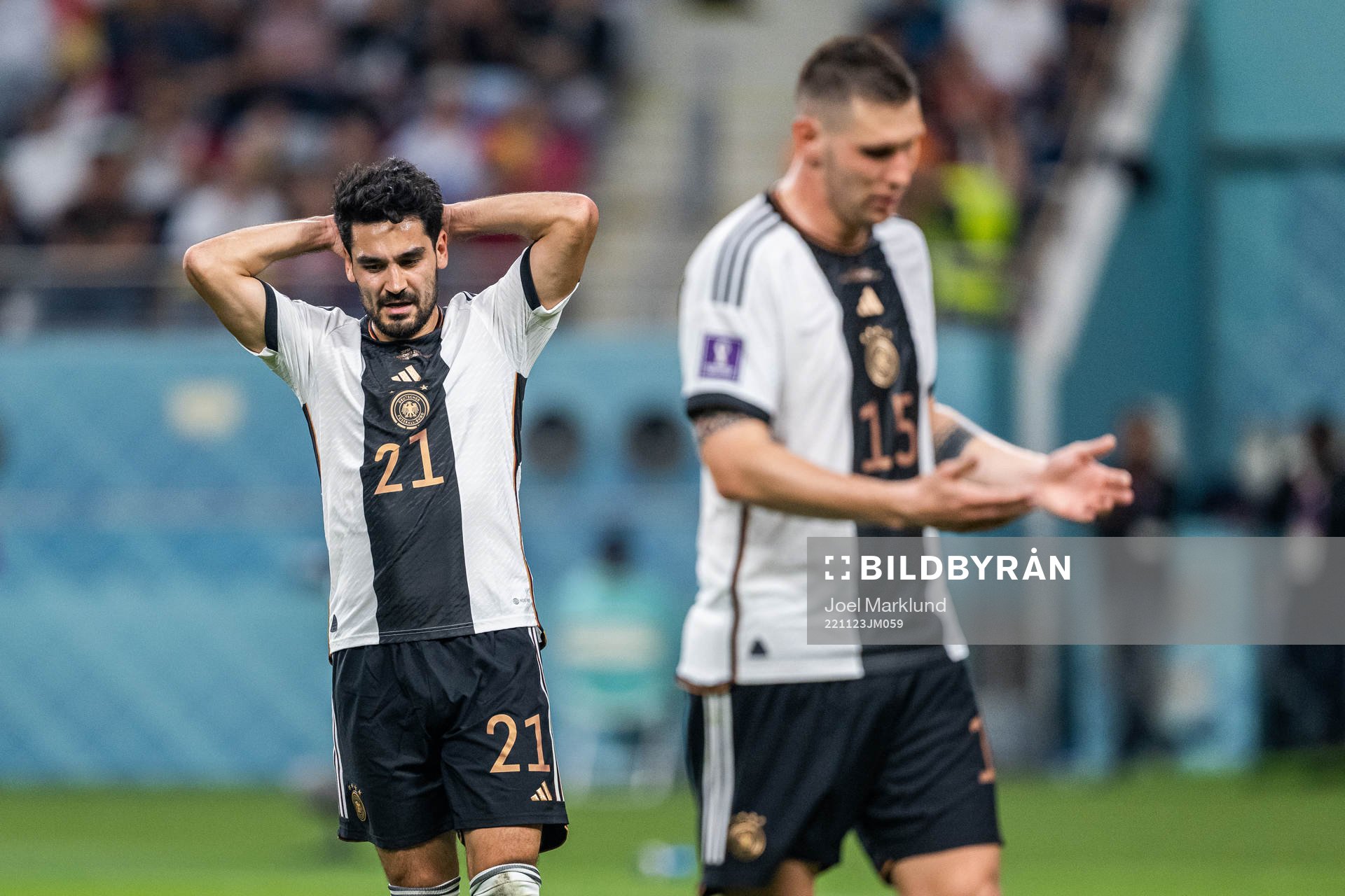 Ilkay Gündogan and Niklas Süle of Germany look dejected