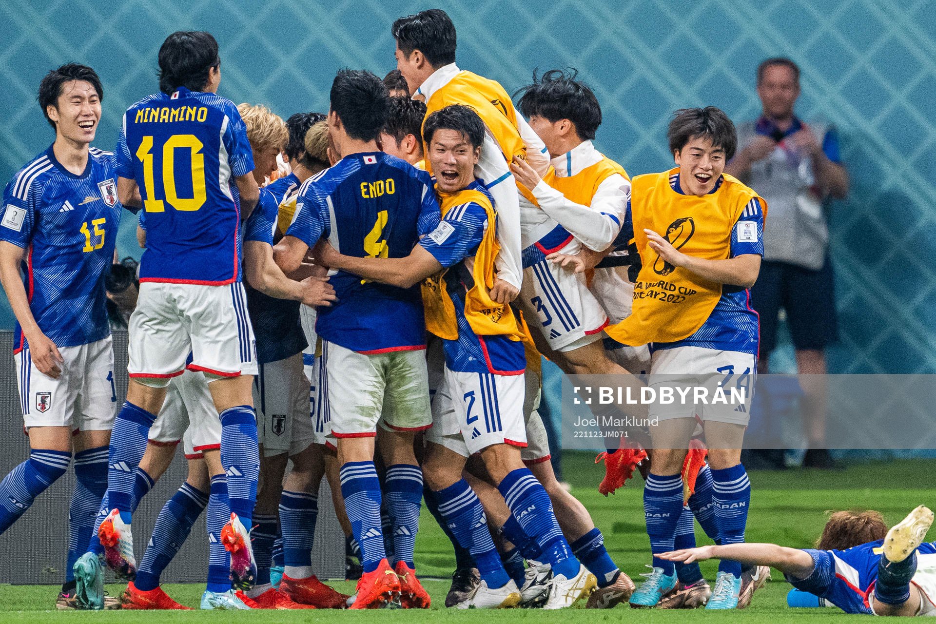Ritsu Doan of Japan celebrates with team mates