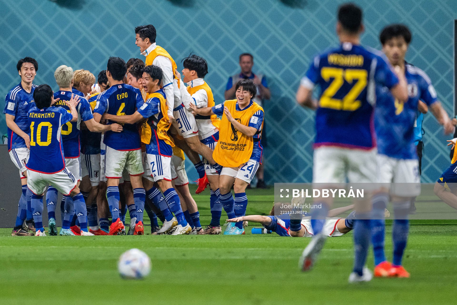 Ritsu Doan of Japan celebrates with team mates
