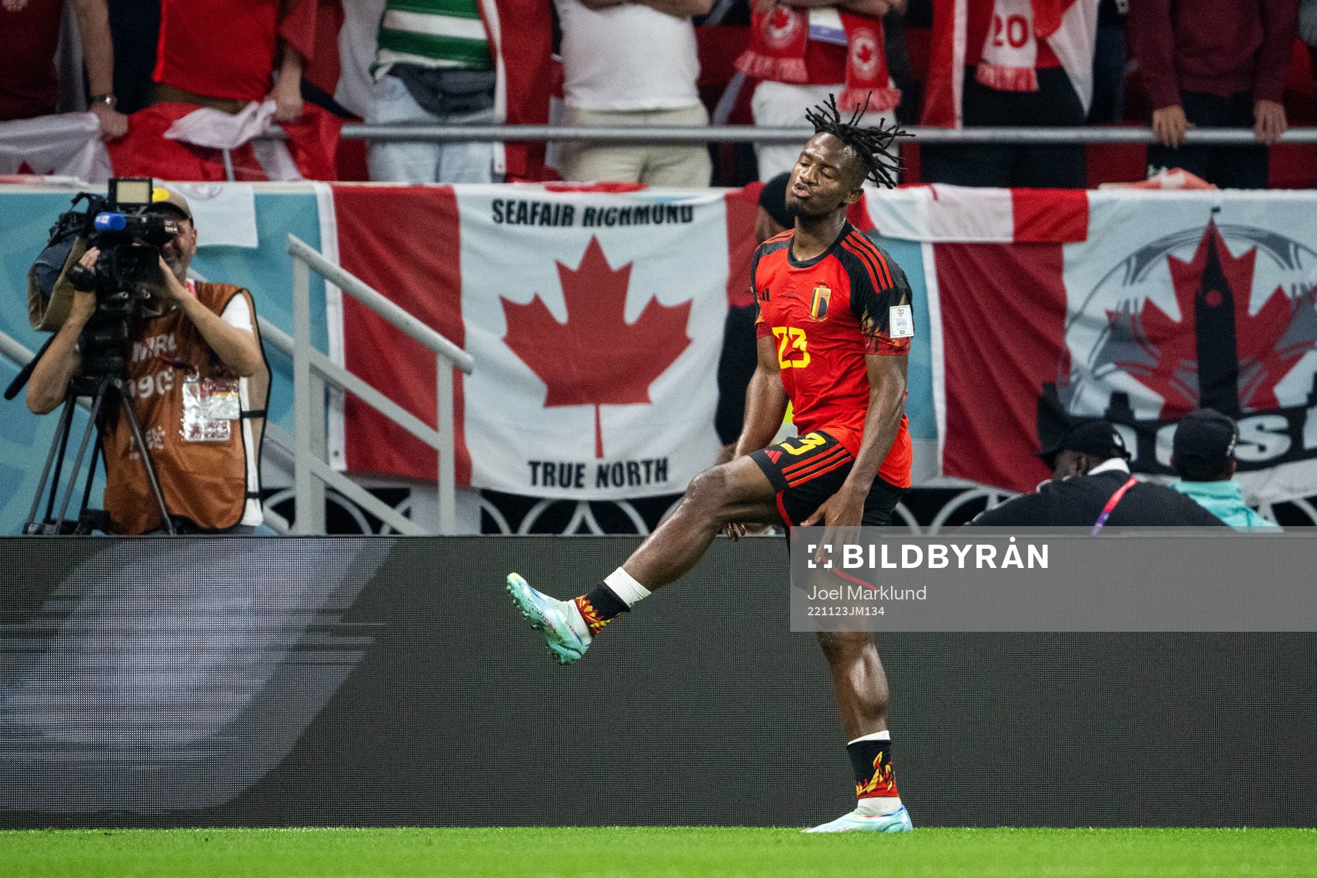 Michy Batshuayi of Belgium celebrates