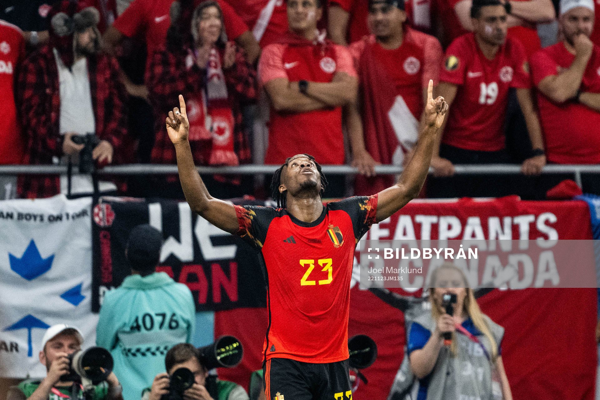 Michy Batshuayi of Belgium celebrates